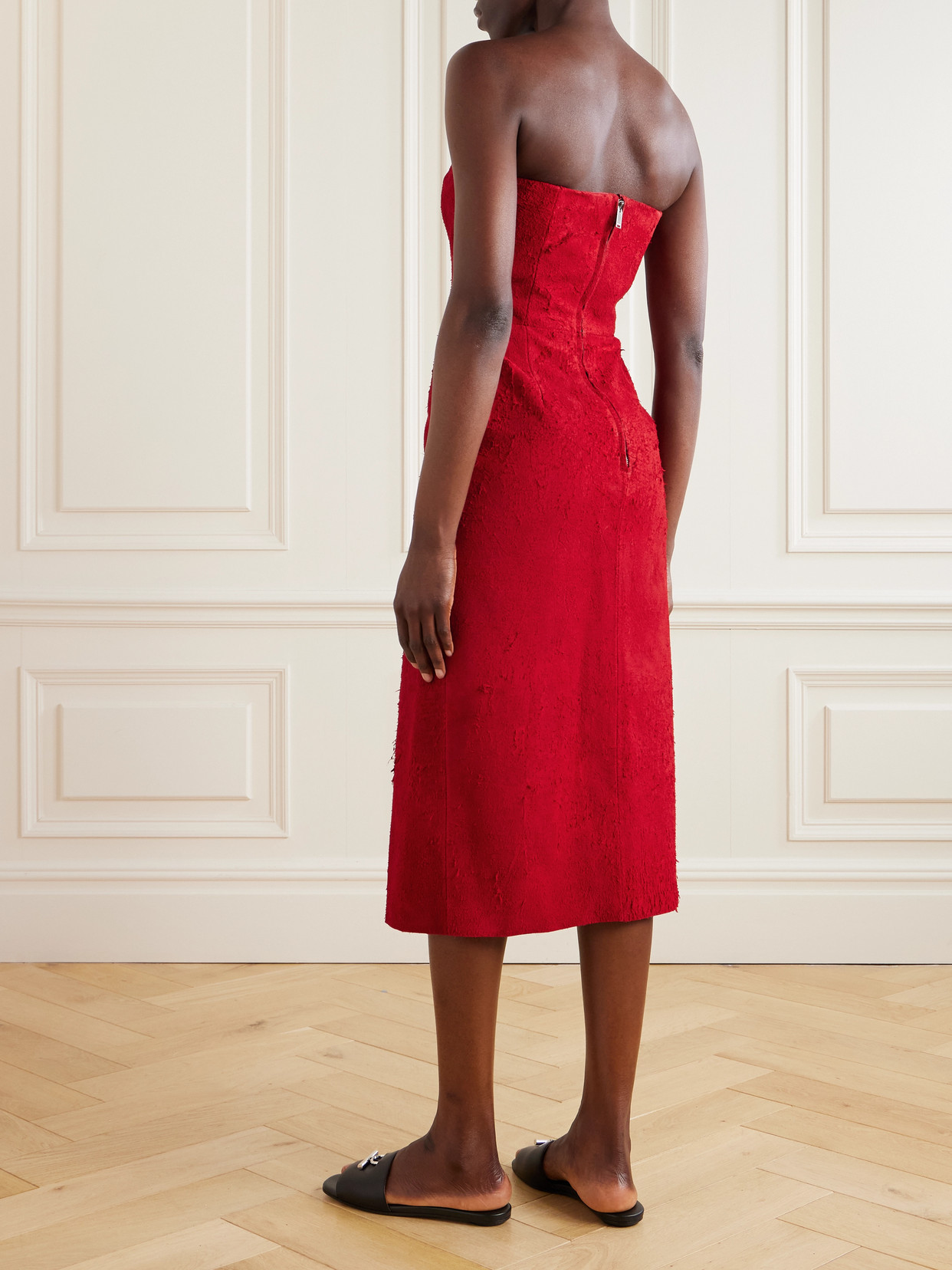 Alexander Mcqueen Raw Suede Strapless Dress In Red