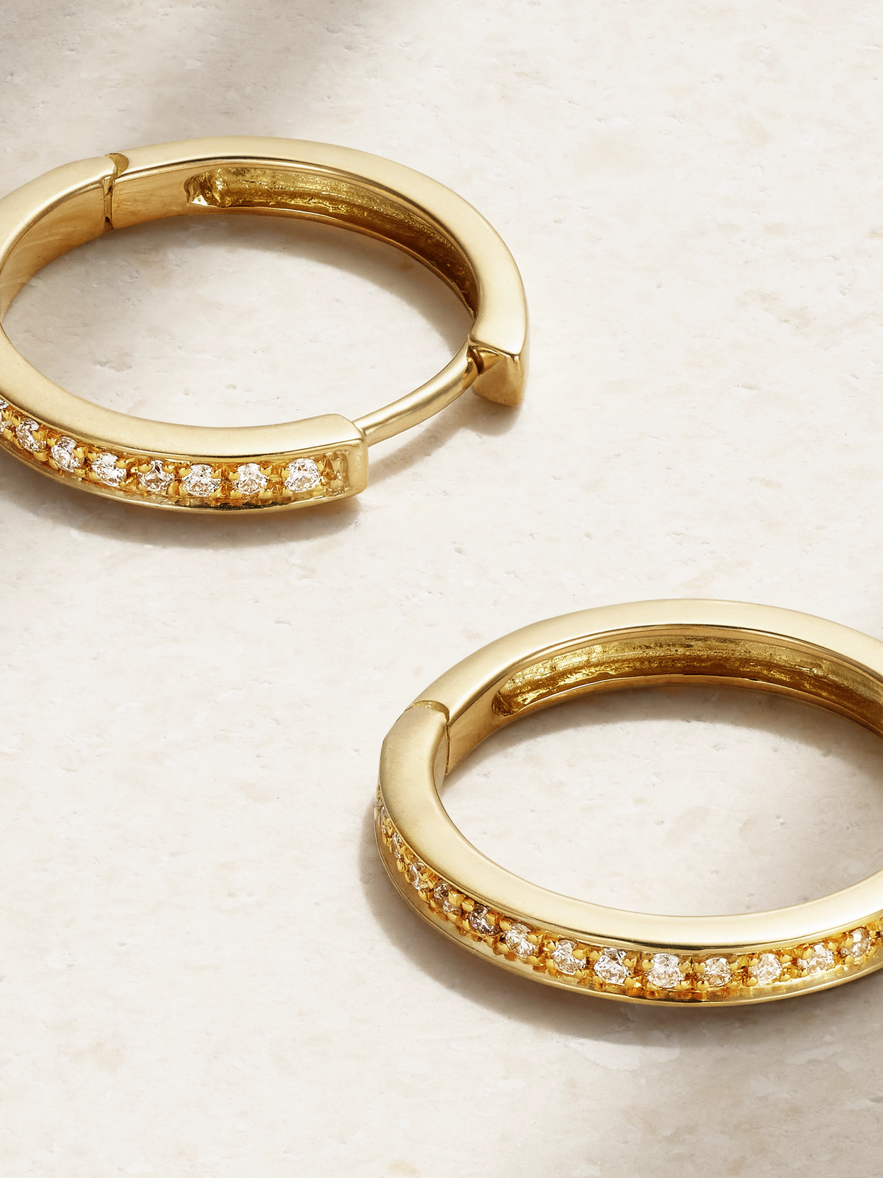KOLOURS JEWELRY LARGE 18-KARAT GOLD DIAMOND HOOP EARRINGS