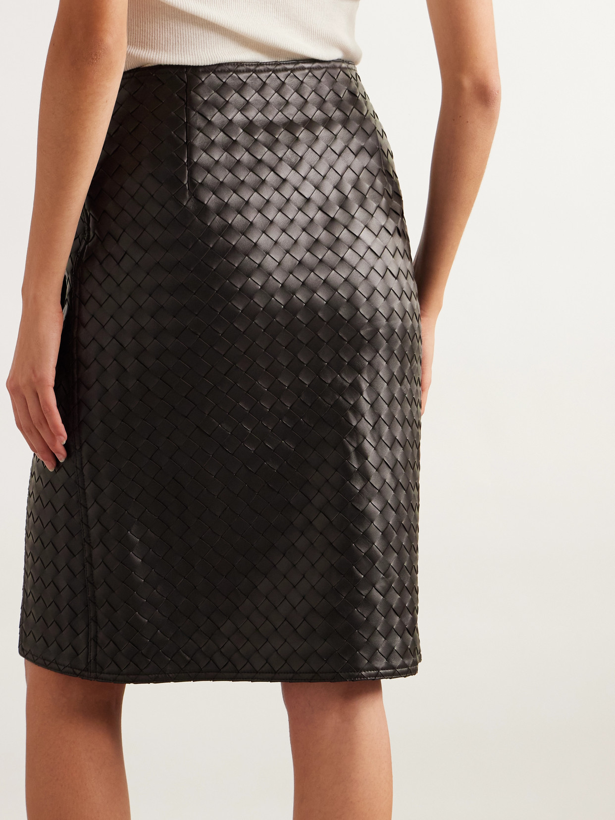 Bottega Veneta Womens Intrecciato Two-slip-pockets Leather Midi Skirt Black In Brown