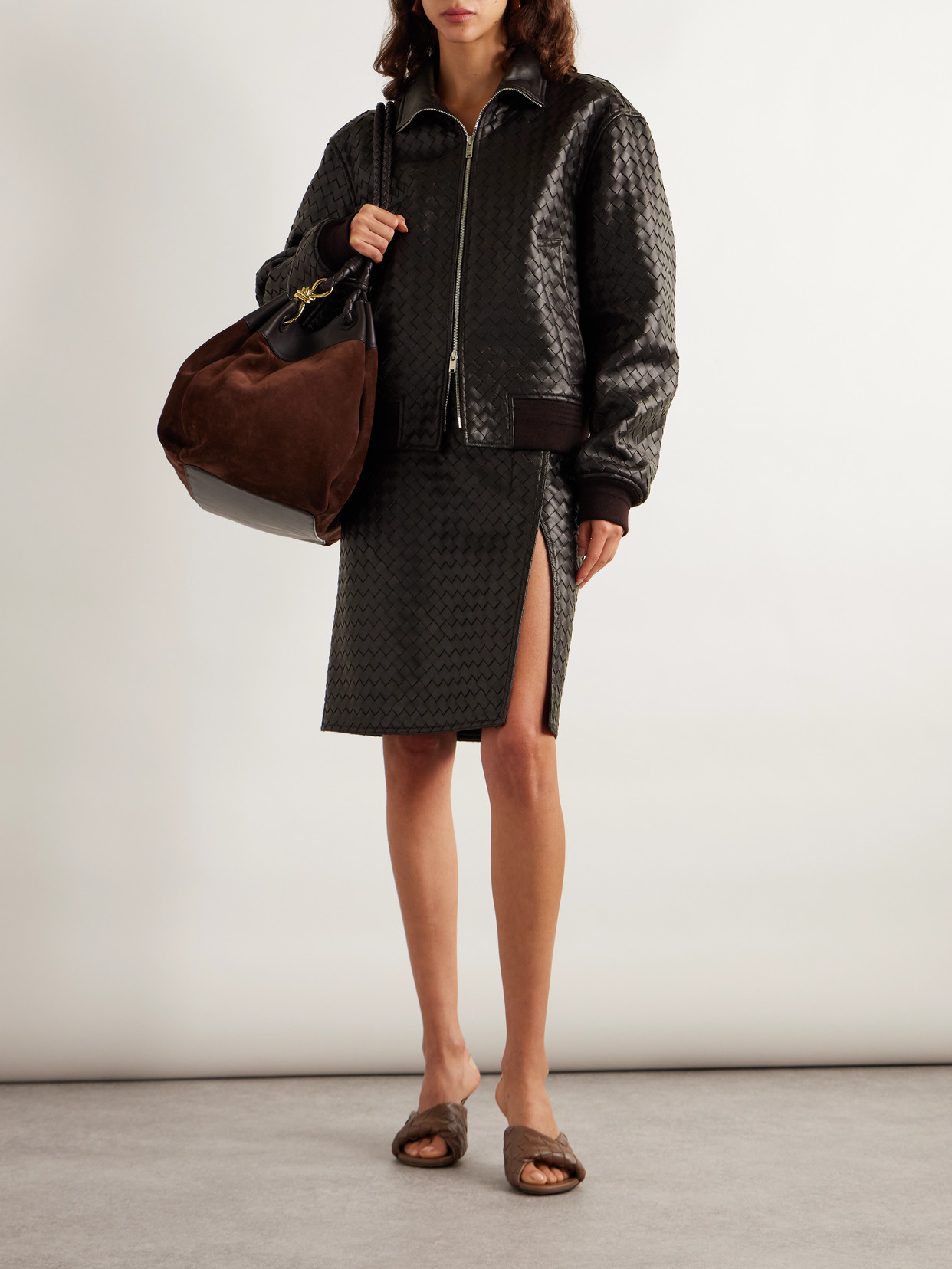 Bottega Veneta Womens Intrecciato Two-slip-pockets Leather Midi Skirt Black In Brown