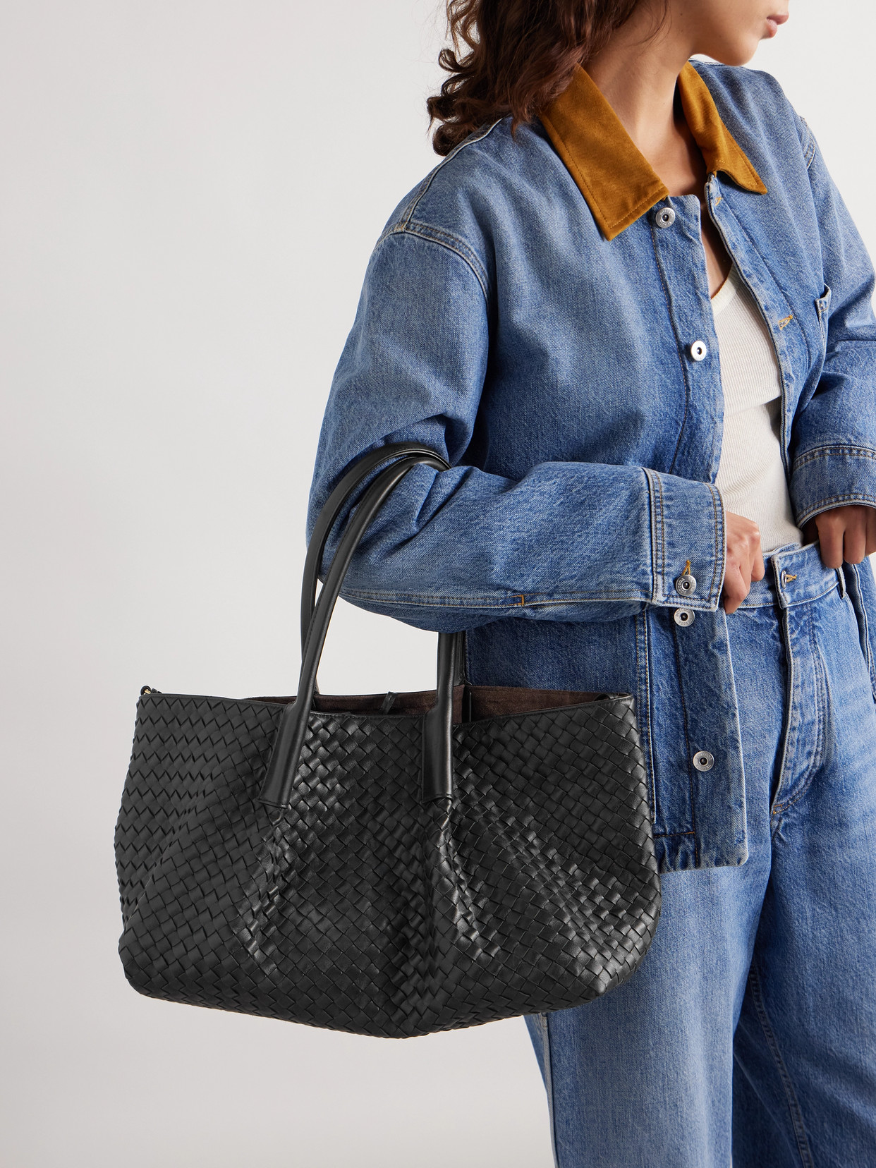 Bottega Veneta Pinacoteca Reversible Intrecciato Leather Tote In Black