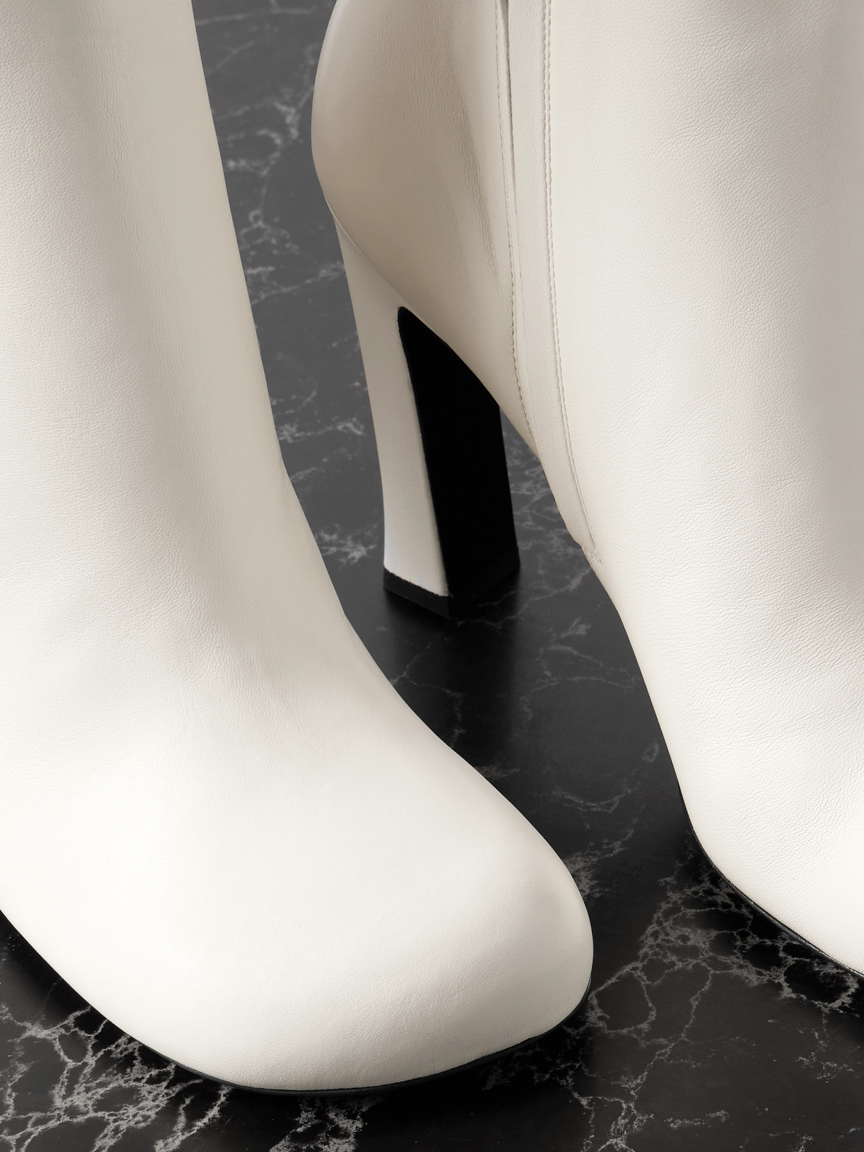Bottega Veneta Lambskin Nico Ankle Boots 100 In White