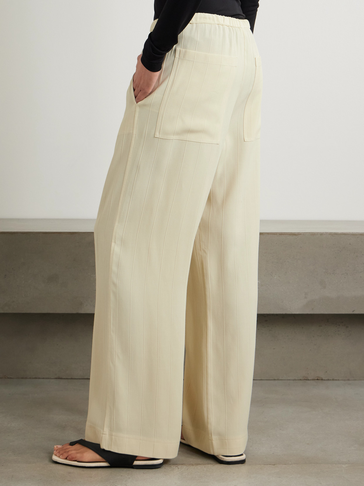 Totême Toteme Drawstring Trousers In Cream