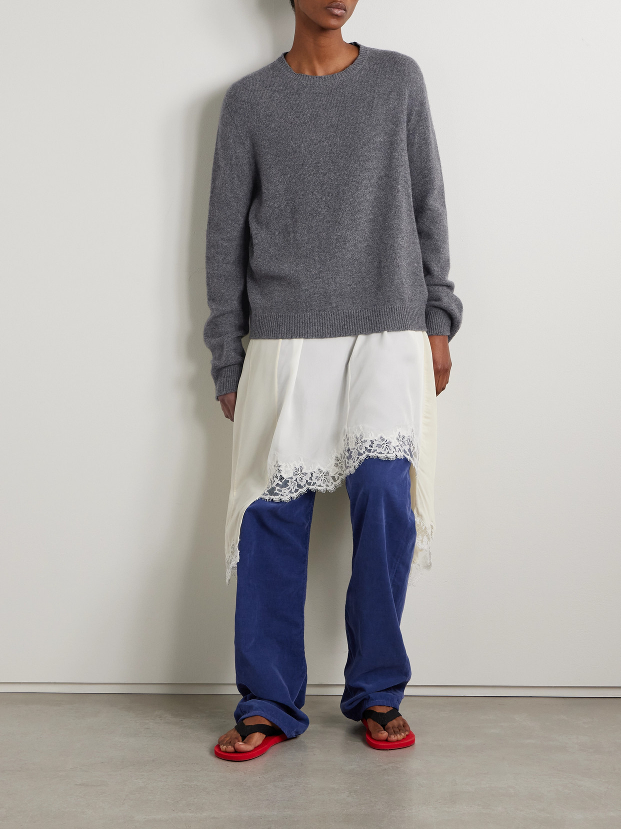 The Row Jayad Cashmere Knit Sweater In Gray