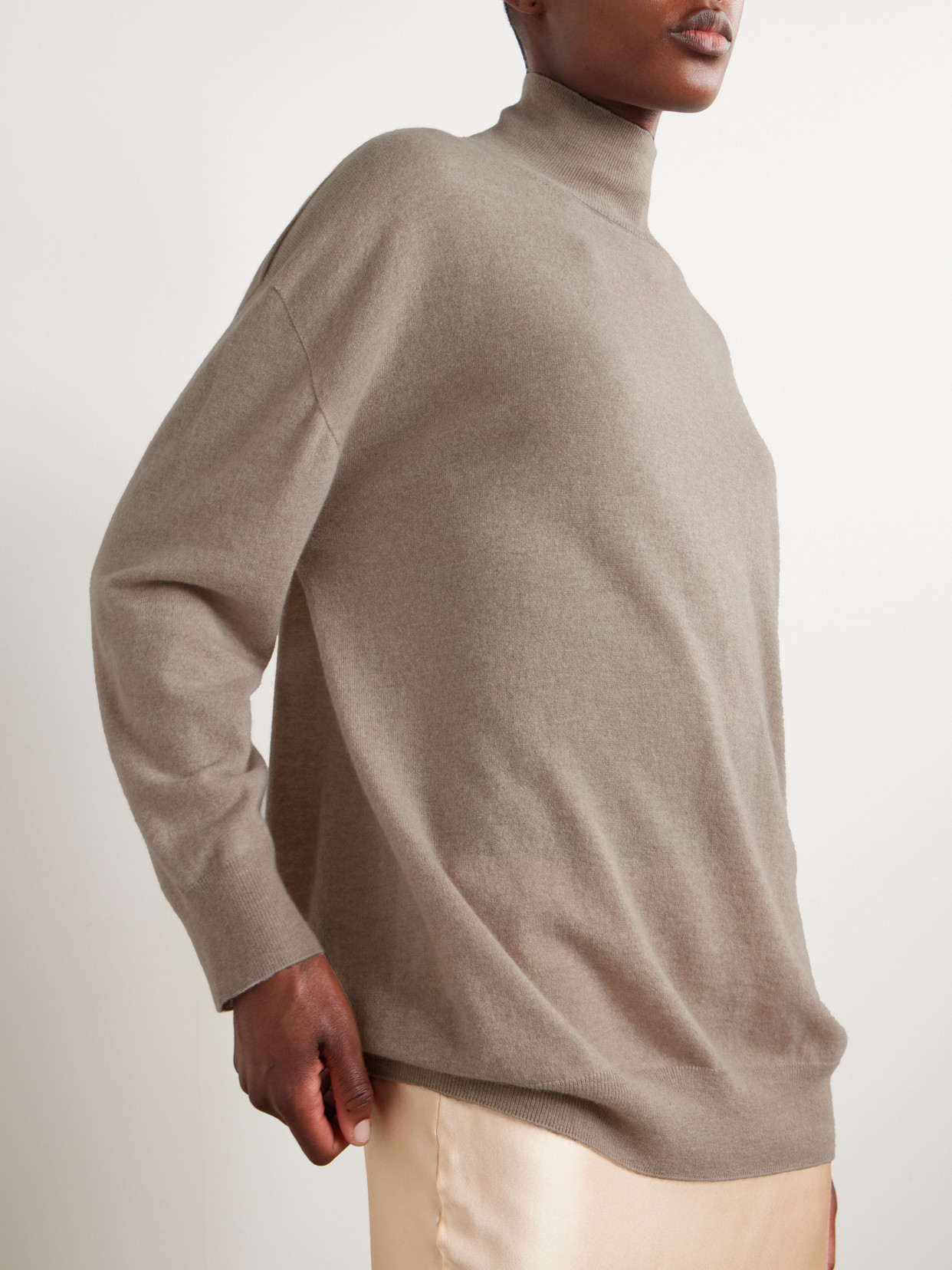 The Row Jabari Cashmere Turtleneck Sweater In Neutrals