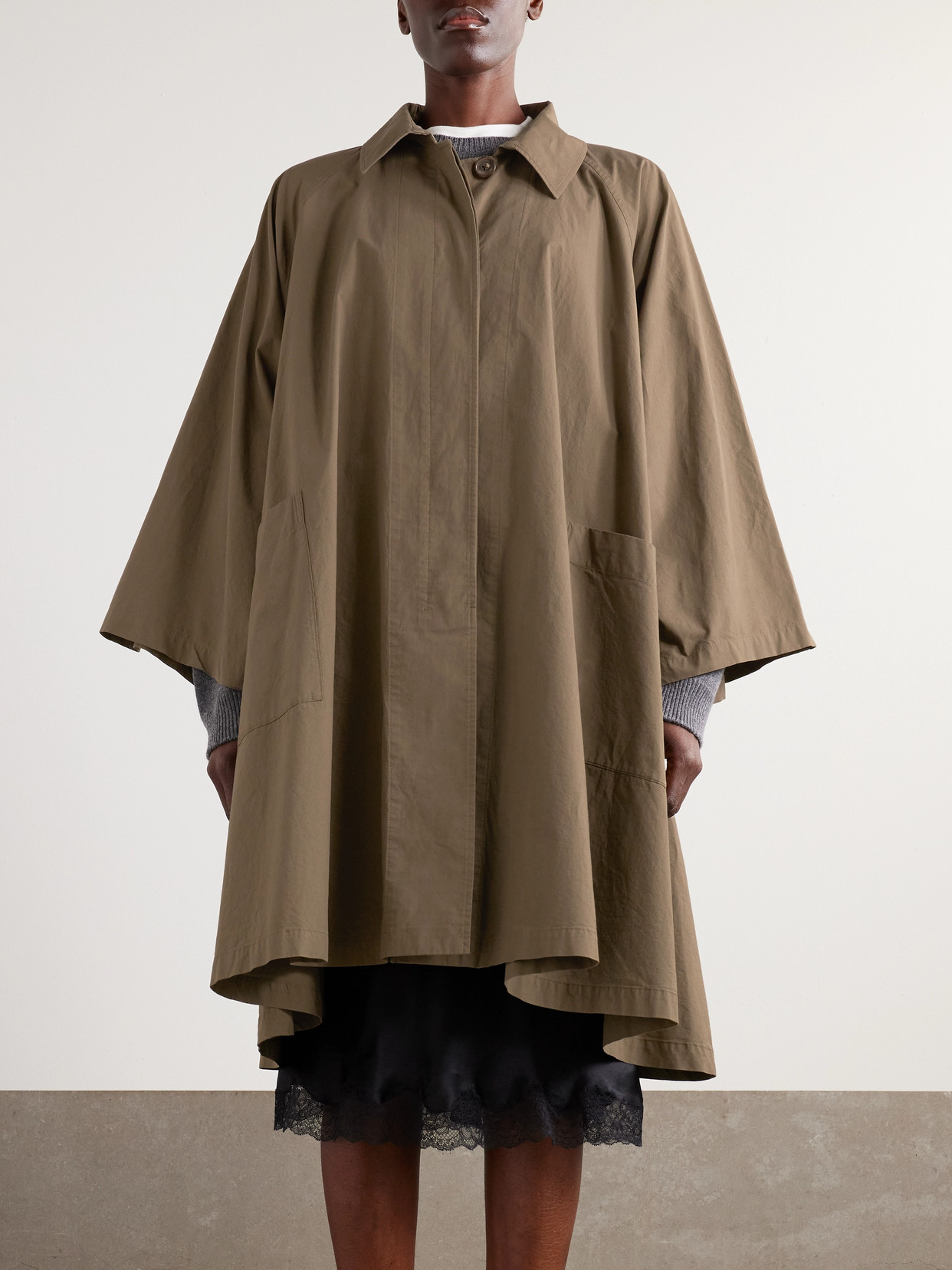 The Row Leins Oversized Pleated Cotton-poplin Trench Coat In Green