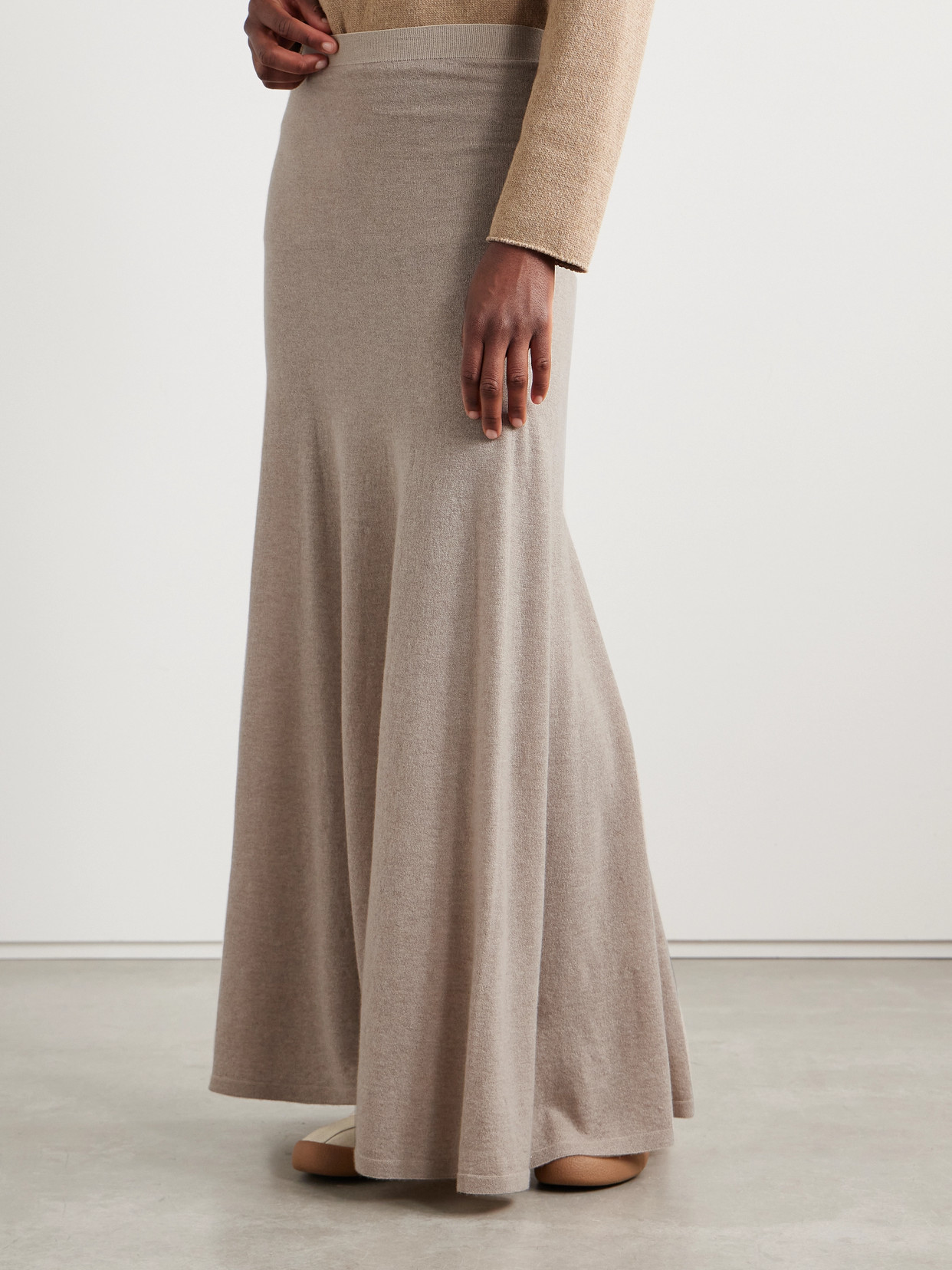 The Row Jovian Cashmere Maxi Skirt In Neutrals