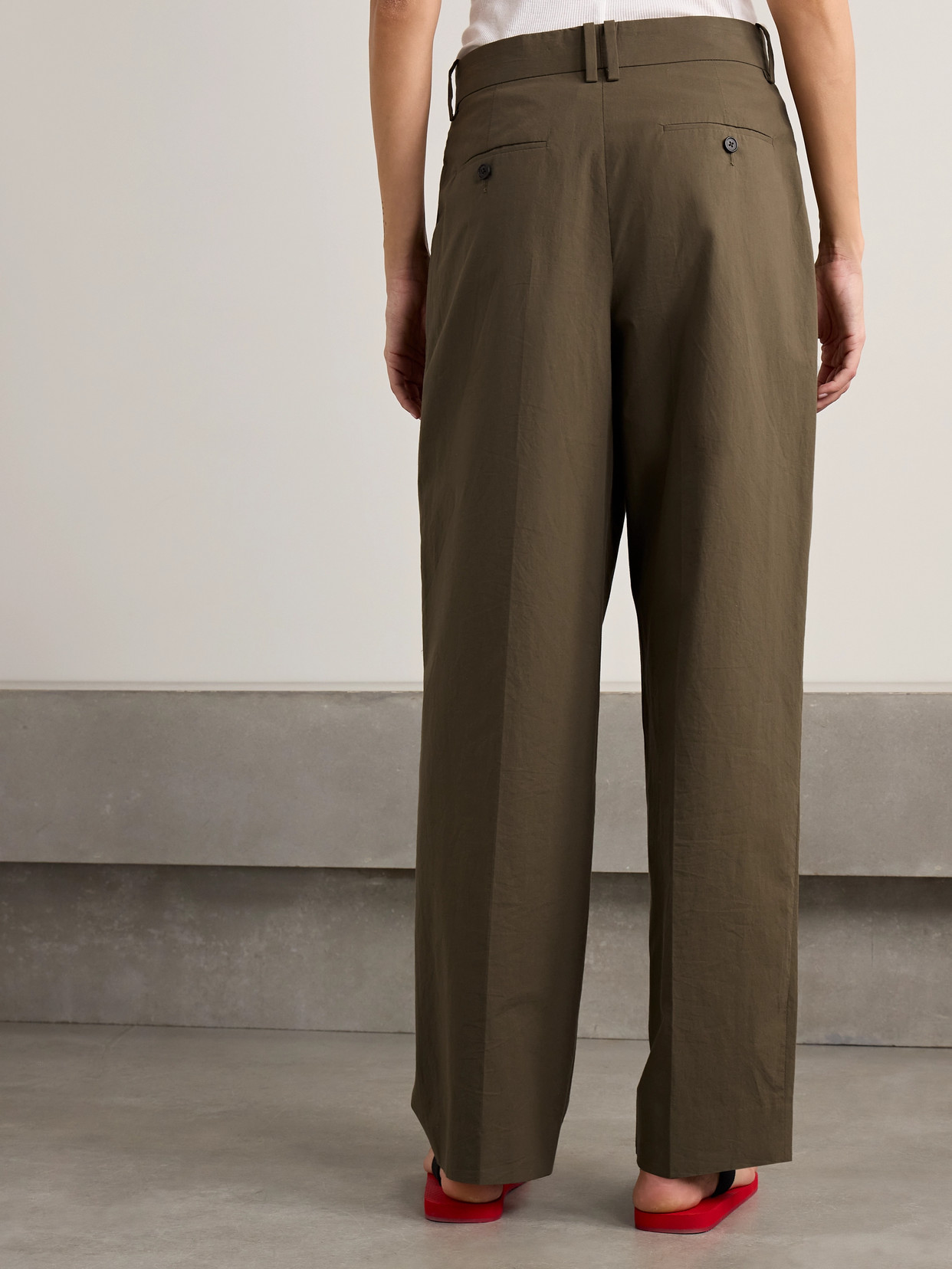 The Row Lilas Pleated Wool-blend Tapered Pants In Green