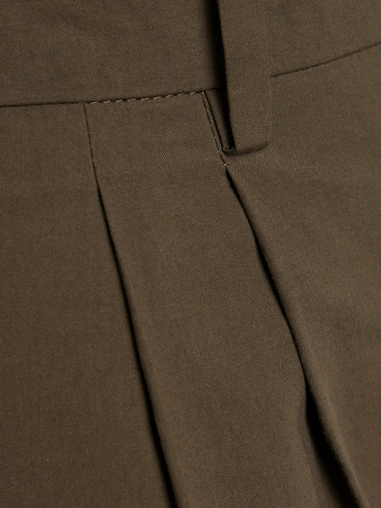 The Row Lilas Pleated Wool-blend Tapered Pants In Green