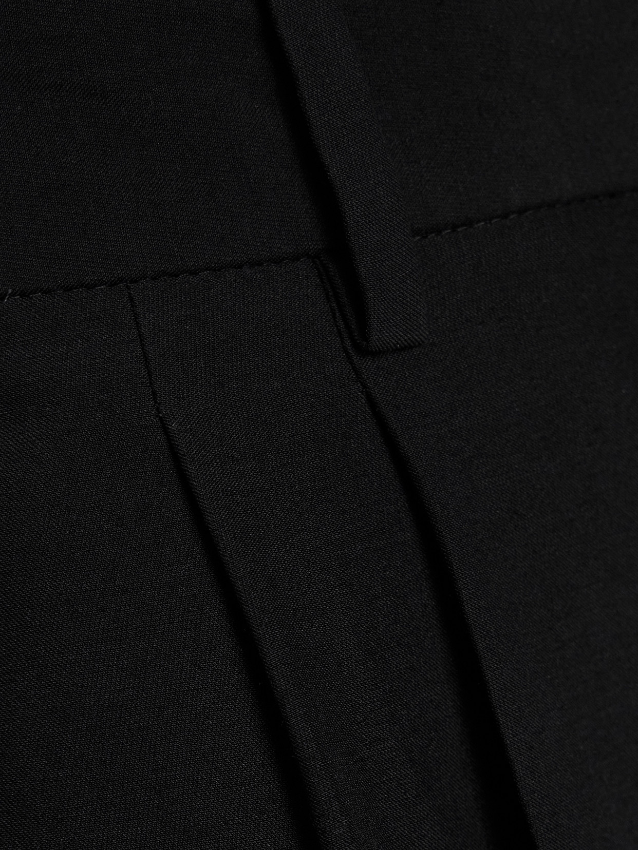 The Row Lilas Pleated Wool-blend Twill Tapered Pants In Black