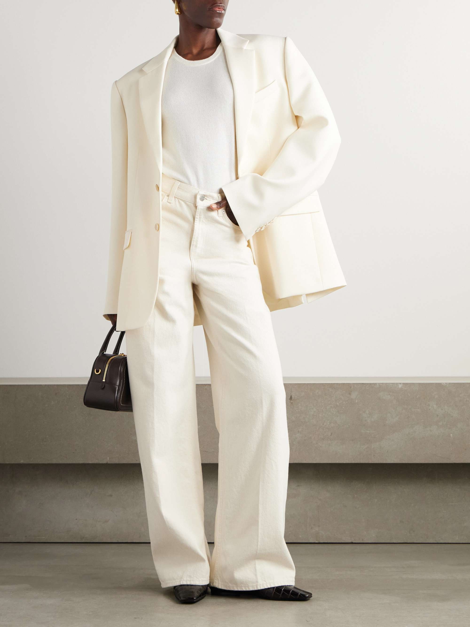 ALLUDE 