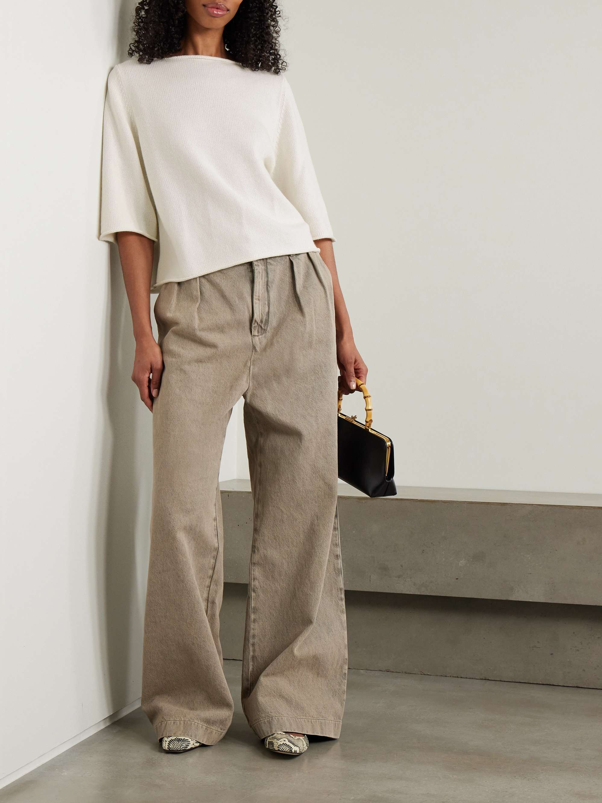 ALLUDE 