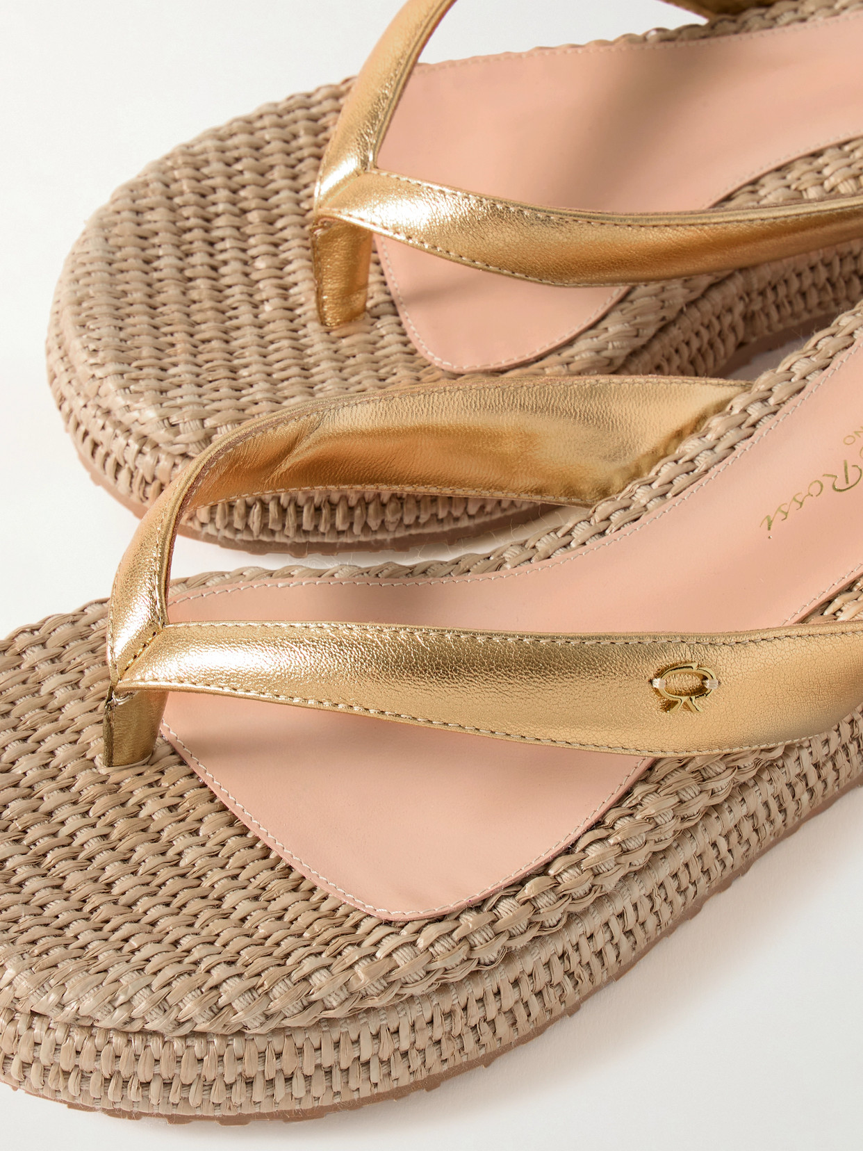 Gianvito Rossi 40 Metallic Leather Platform Flip Flops In Gold