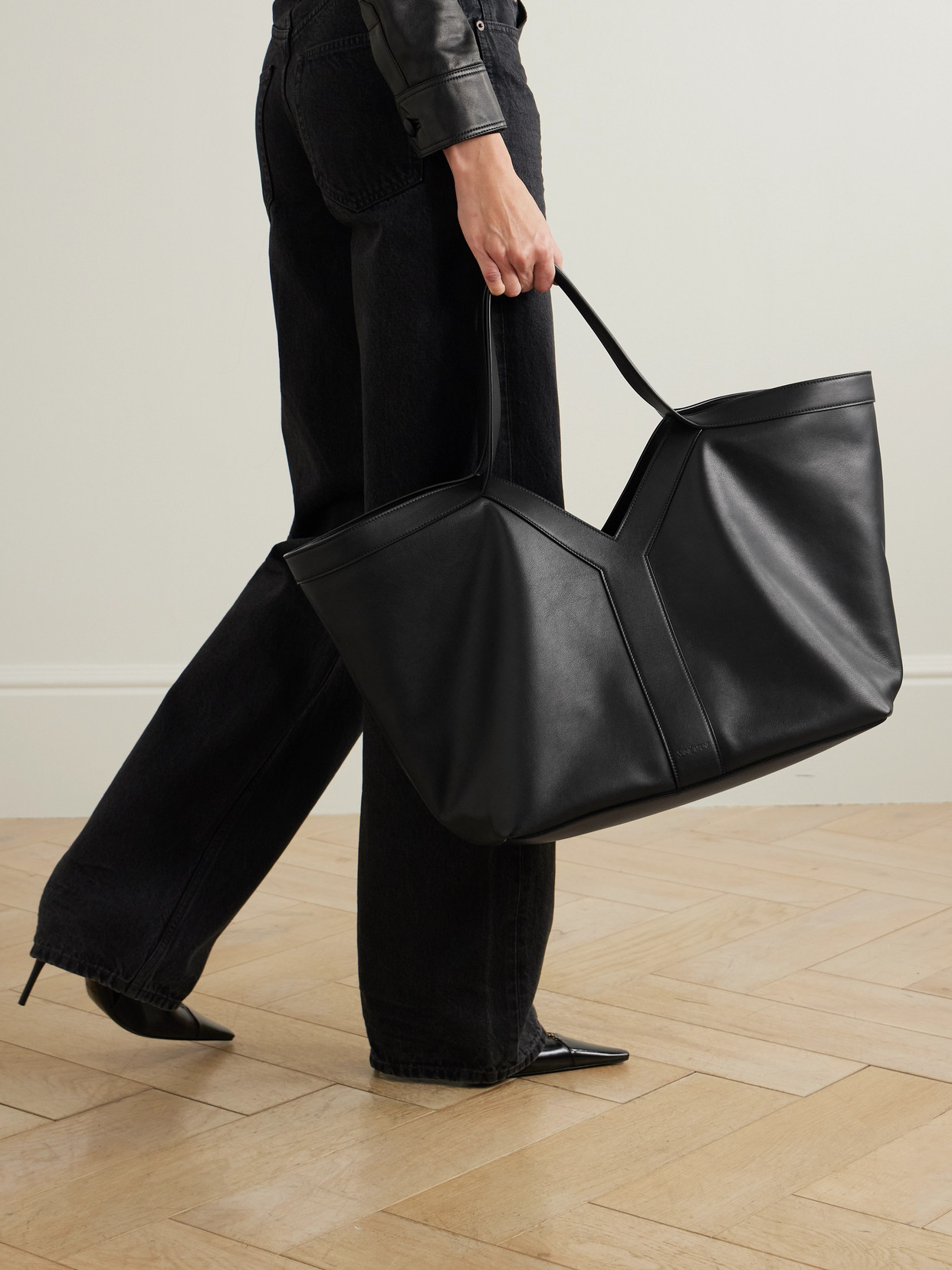 Saint Laurent Why Leather Tote In Black