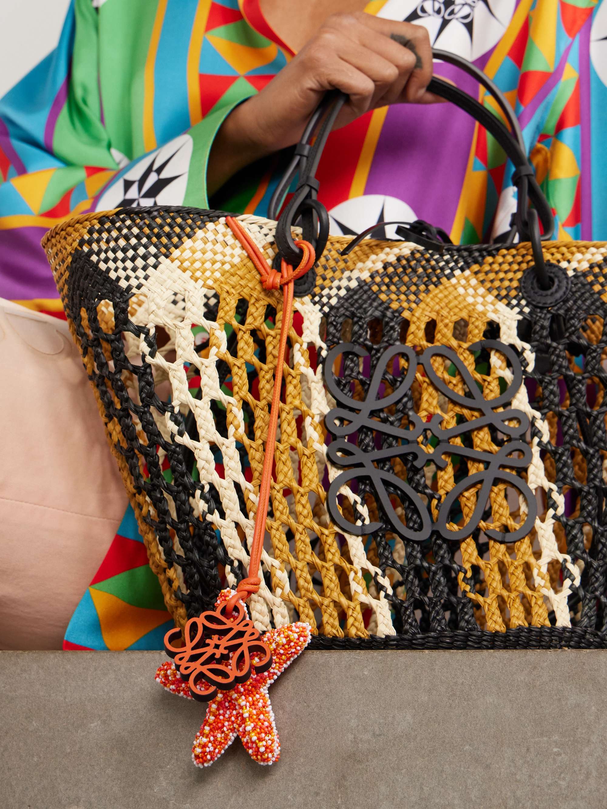 LOEWE + Paula's Ibiza レザー アナグラム バッグチャーム