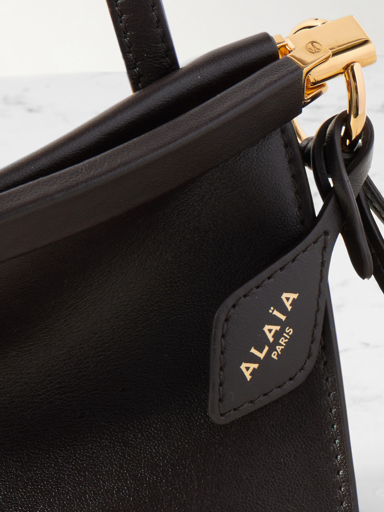 ALAÏA CLICK E/W SMALL LEATHER SHOULDER BAG