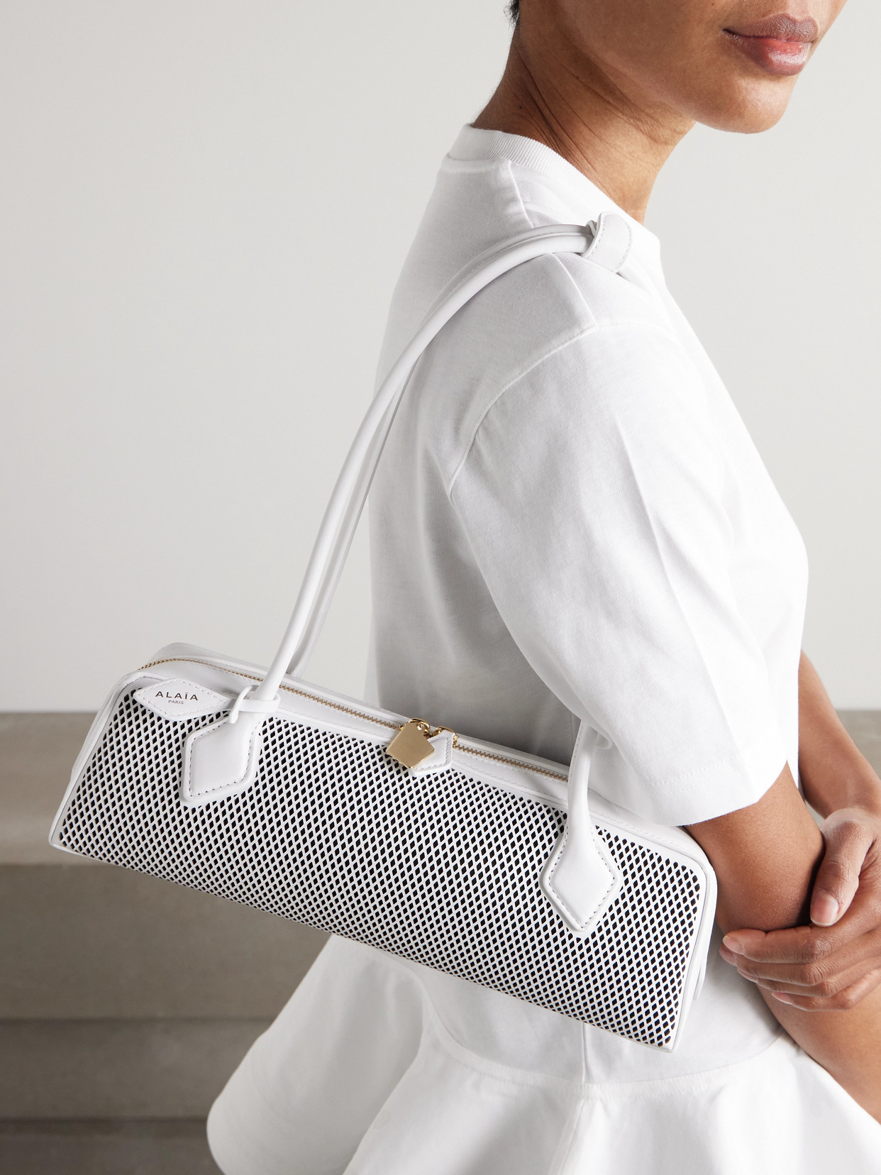 Alaïa Womens Blanc Optique Le Teckel Fishnet Medium Leather Shoulder Bag In White