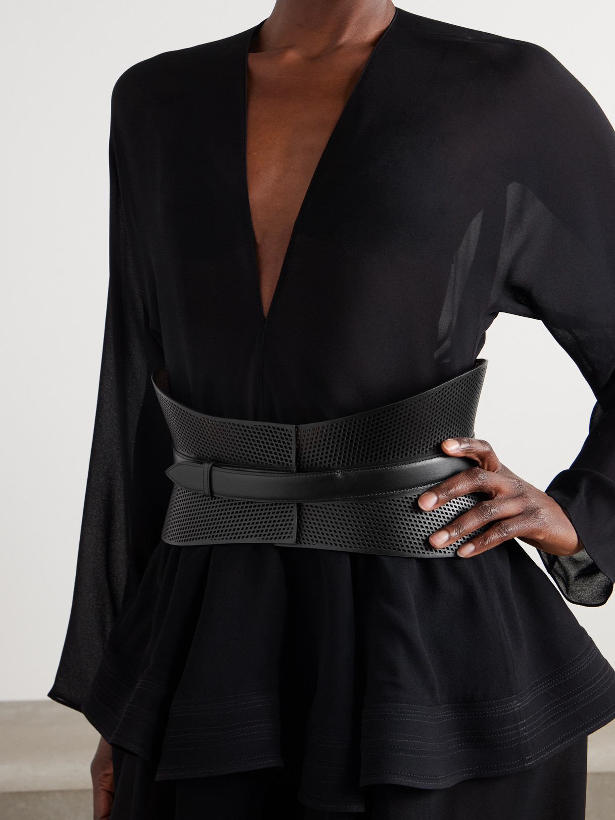 Alaïa Neo Bustier Laser-cut Leather Belt In Black
