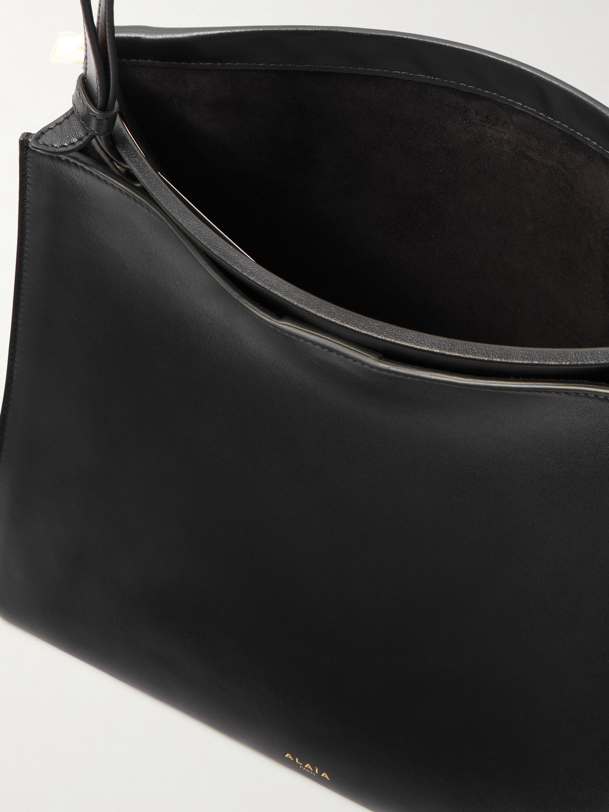 Alaïa Le Click Medium Curve Shoulder Bag In Glossy Leather In Black