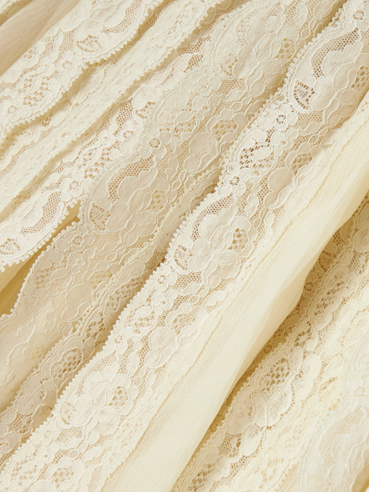 Chloé Gathered Silk-crepon And Cotton-blend Lace Shorts In Off-white