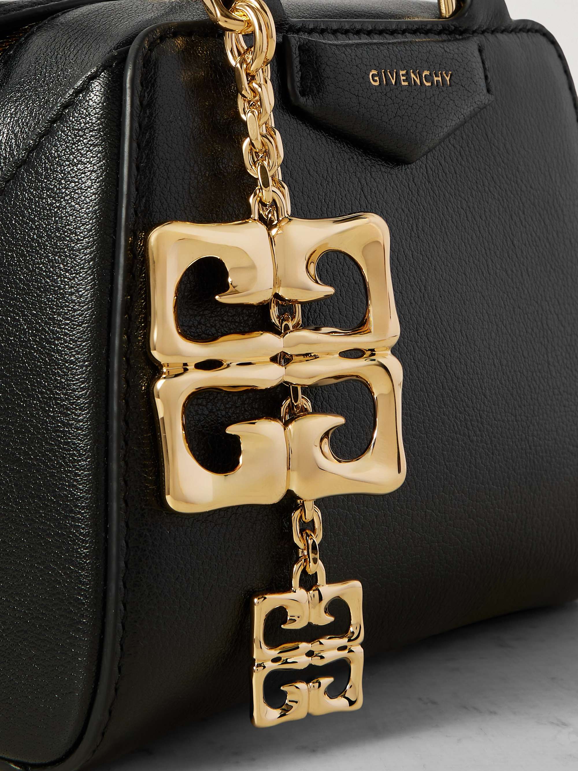 GIVENCHY 