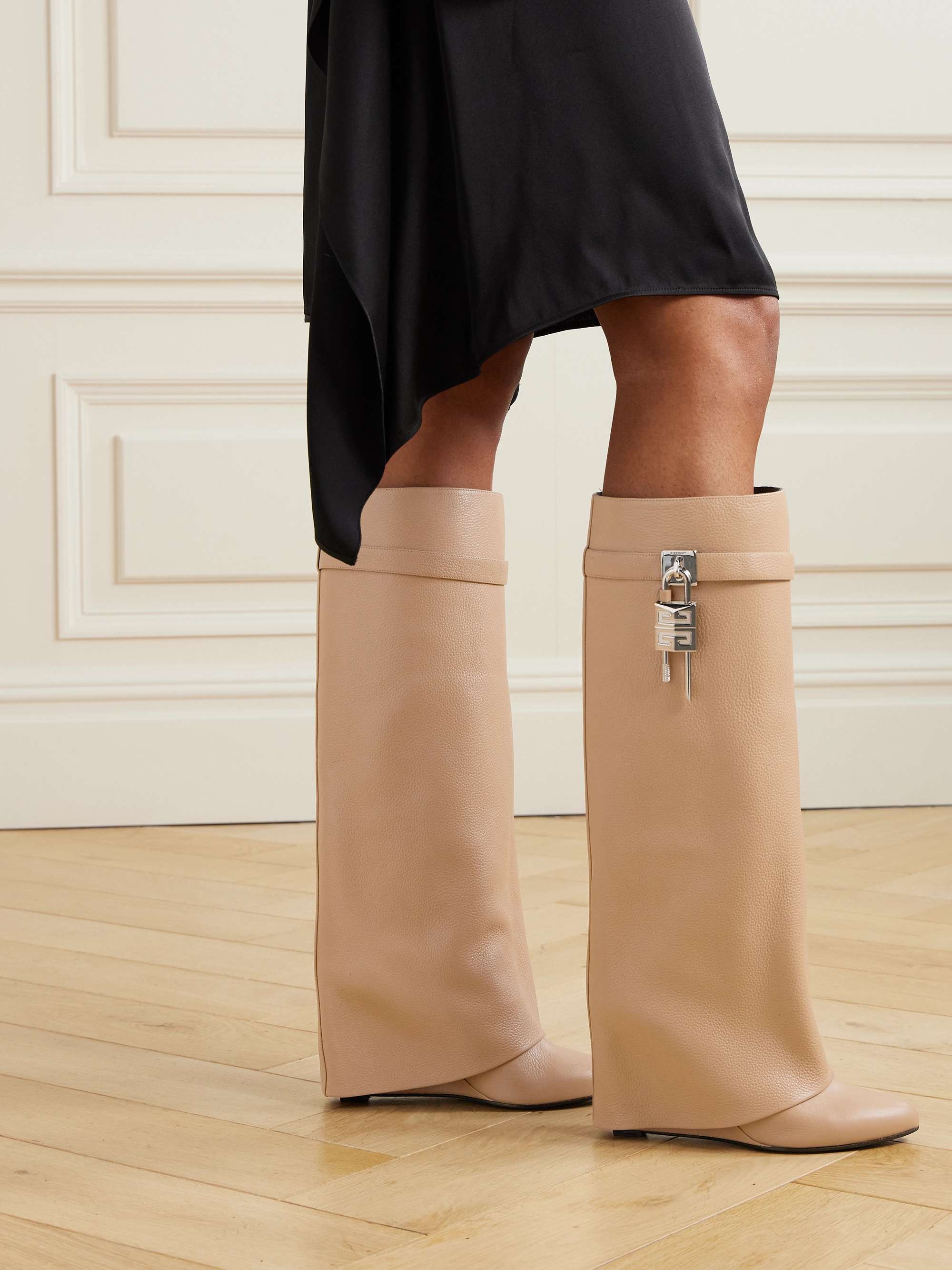 GIVENCHY 