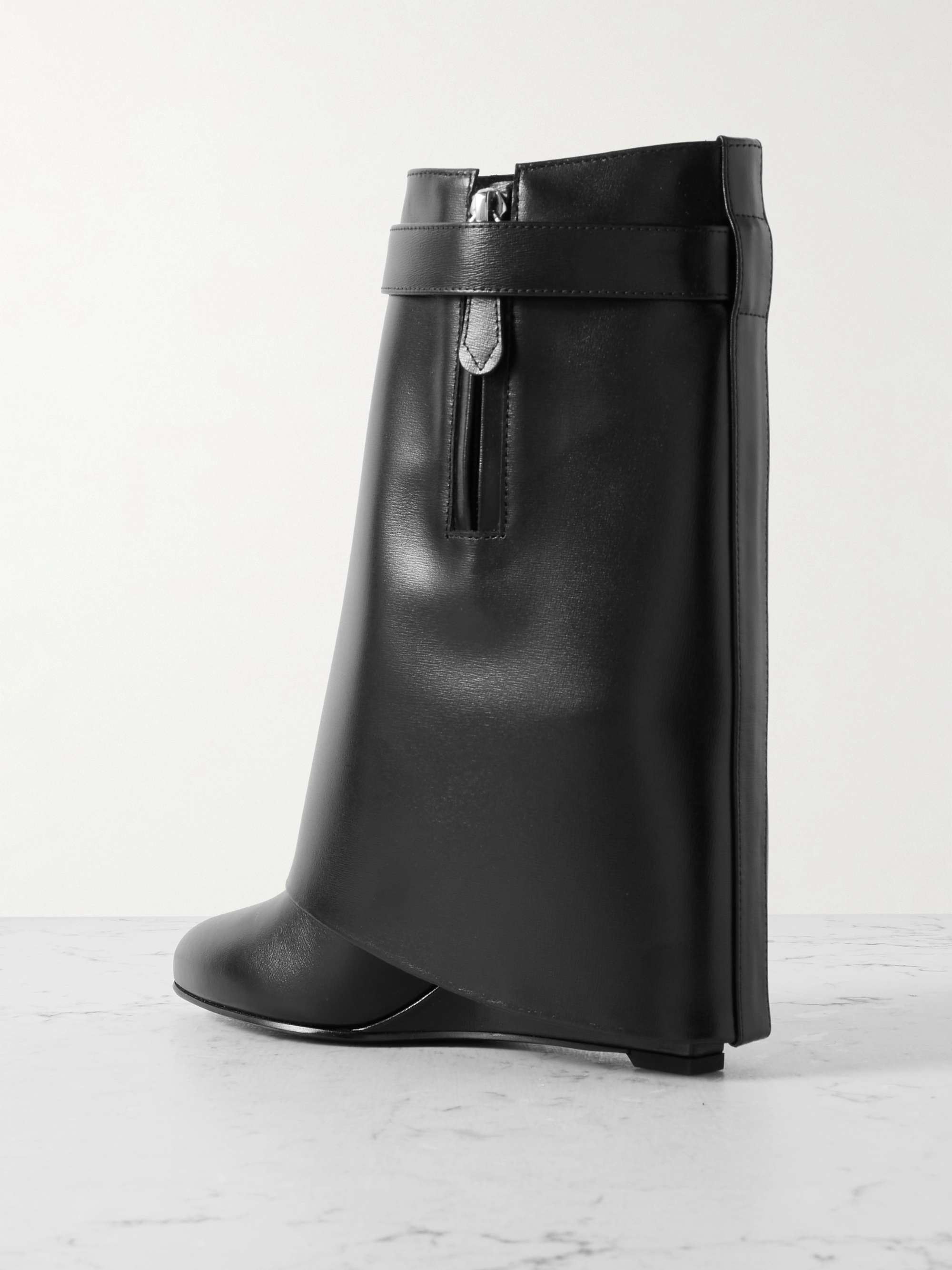 GIVENCHY 