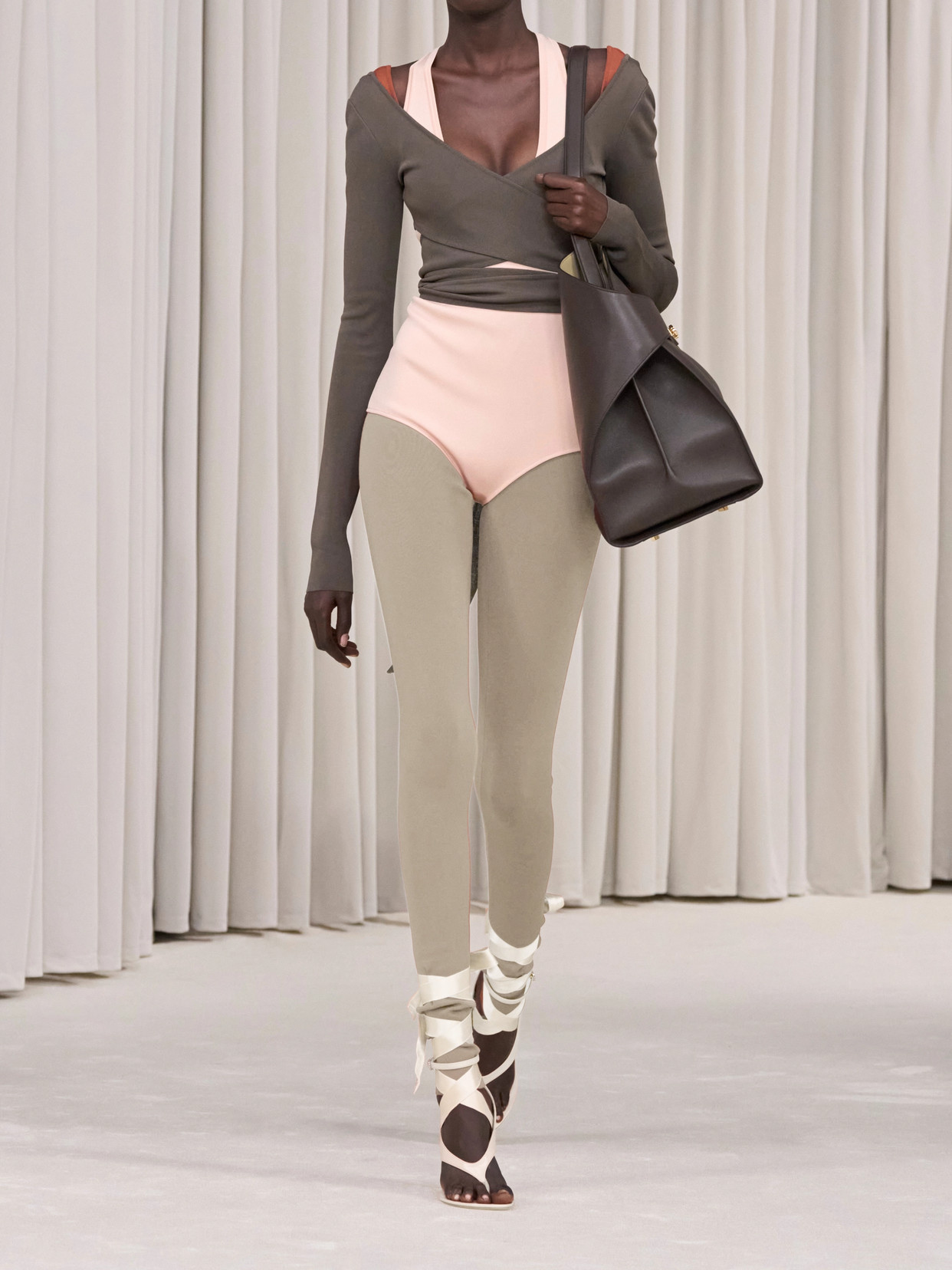Ferragamo Stretch-knit Leggings In Brown