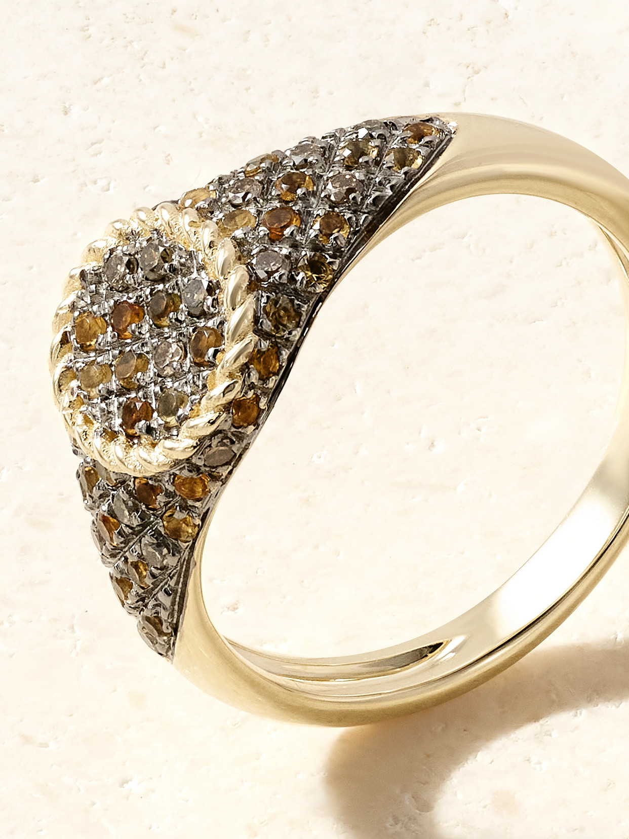 YVONNE LÉON BABY CHEVALIÈRE OVALE 9-KARAT GOLD, DIAMOND AND CITRINE SIGNET RING