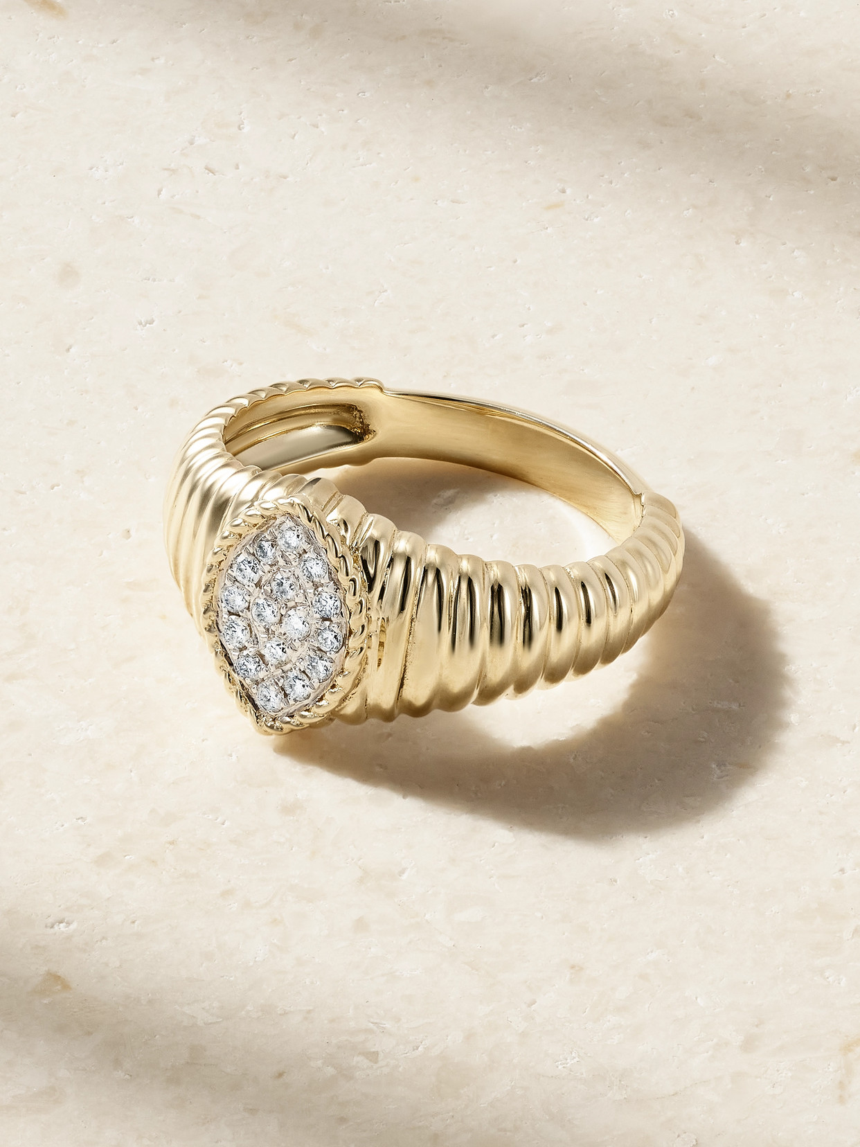 Yvonne Léon - Baby Chevalière Marquise Berlingot 9-karat Gold Diamond Signet Ring - 3