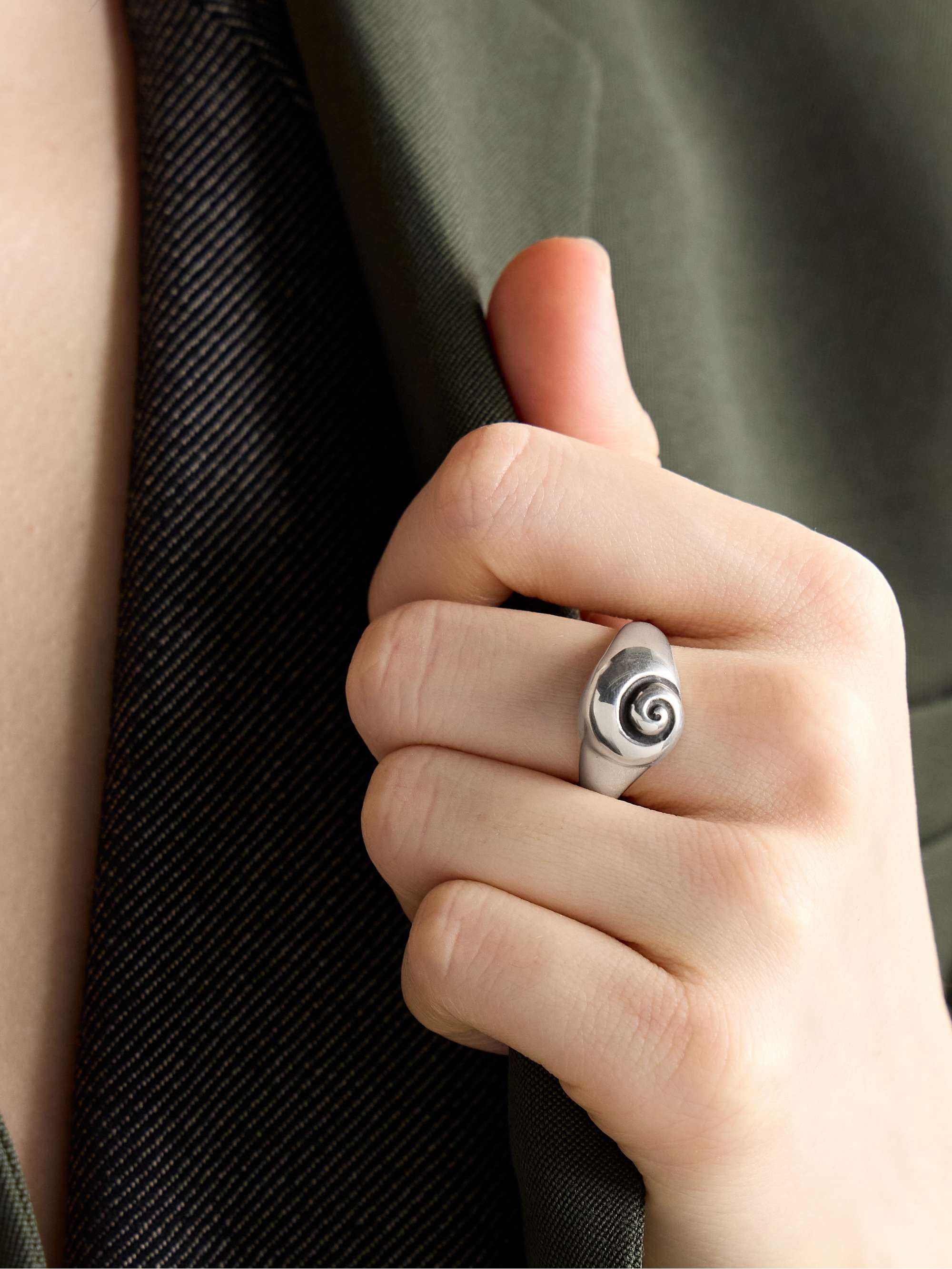 SOPHIE BUHAI Small Nautilus silver ring | NET-A-PORTER SOPHIE BUHAI Small Nautilus silver ring | NET-A-PORTER