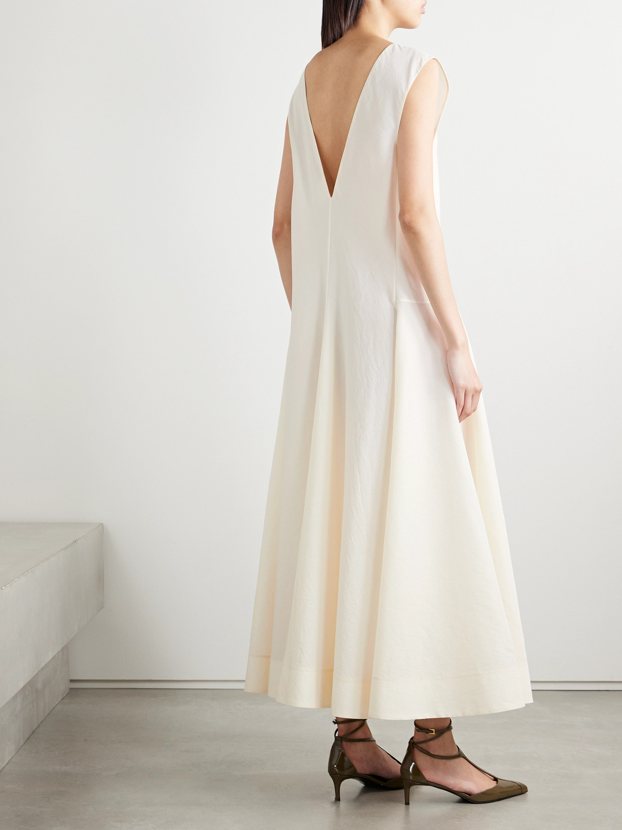 Shop Khaite Mellie Silk-blend Organza Midi Dress In Cream