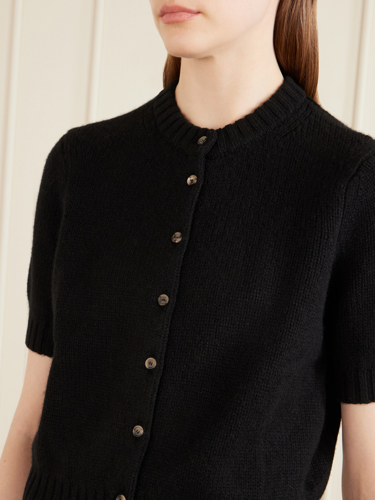 Khaite The Nora Short Sleeve Cashmere Cardigan In Black