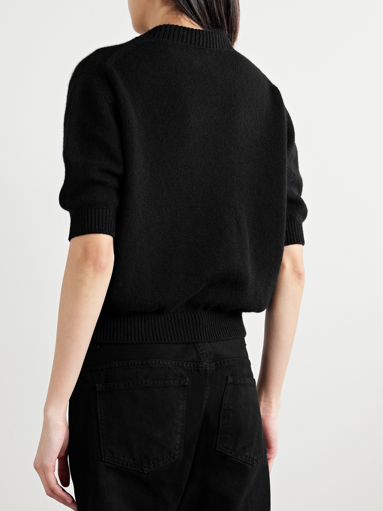 Khaite Davin Short Sleeve Cashmere Sweater In Black