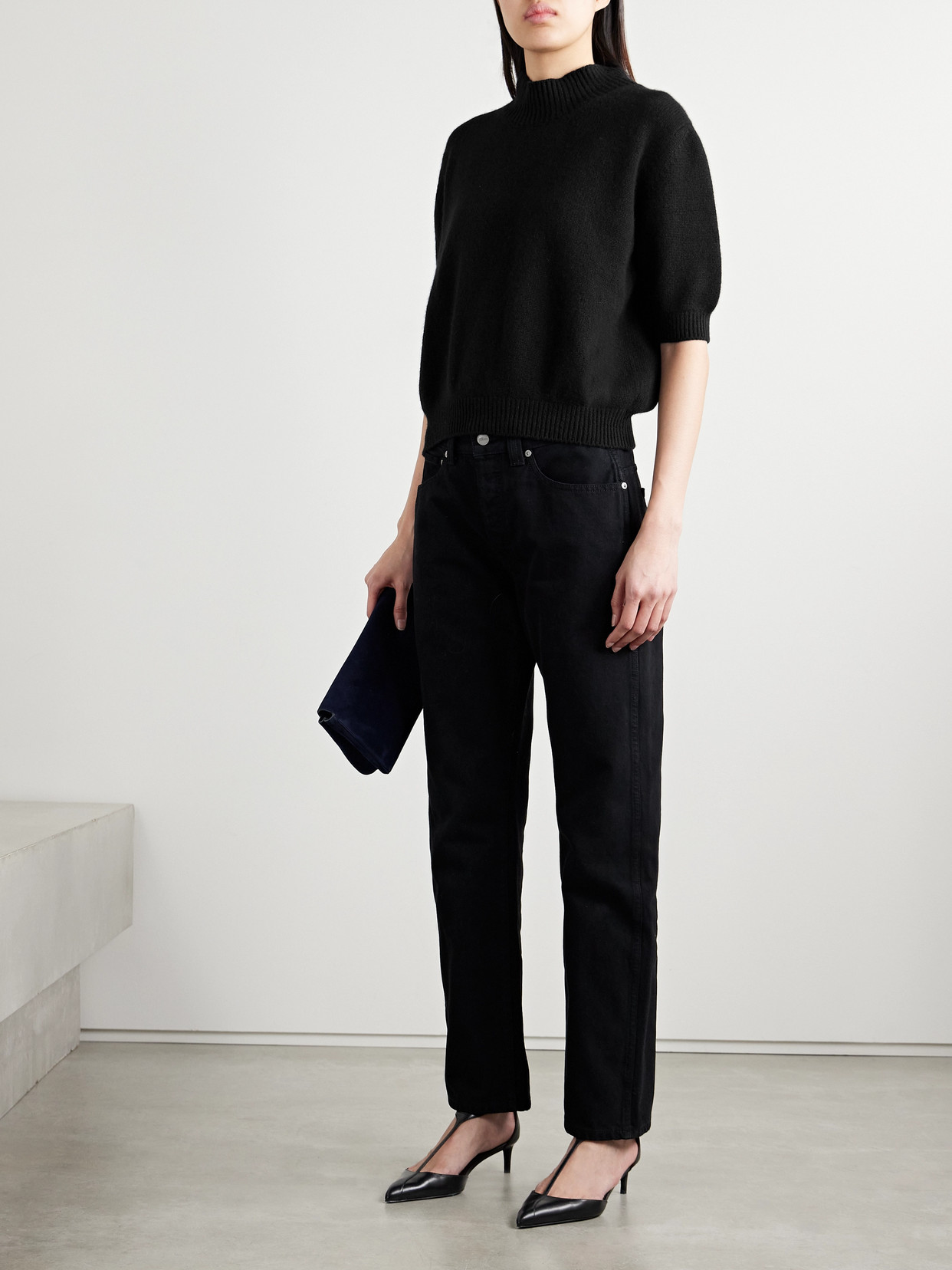 Khaite Davin Short Sleeve Cashmere Sweater In Black