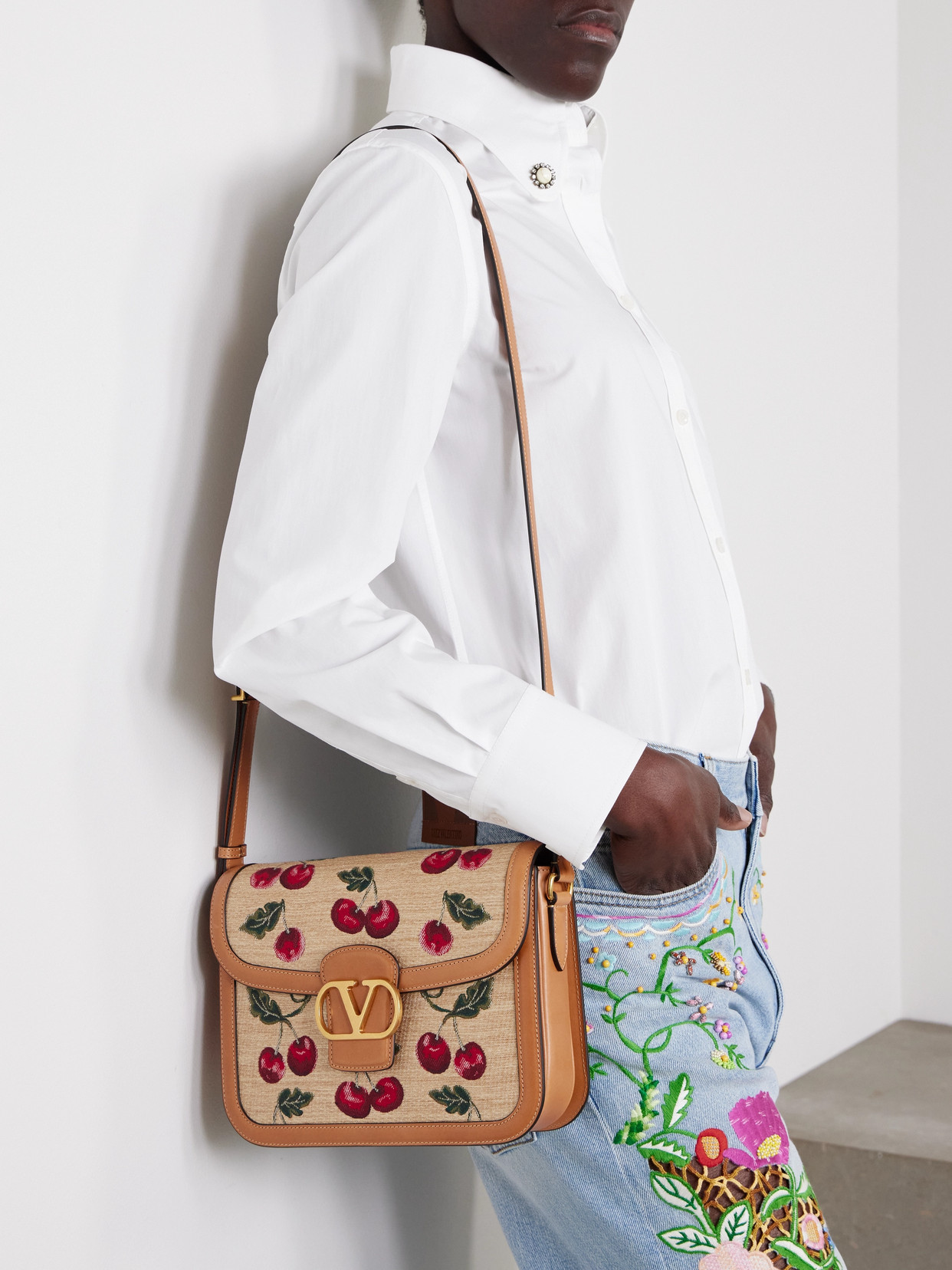 Shop Valentino 9to5 Faux Raffia-jacquard And Leather Shoulder Bag In Neutrals