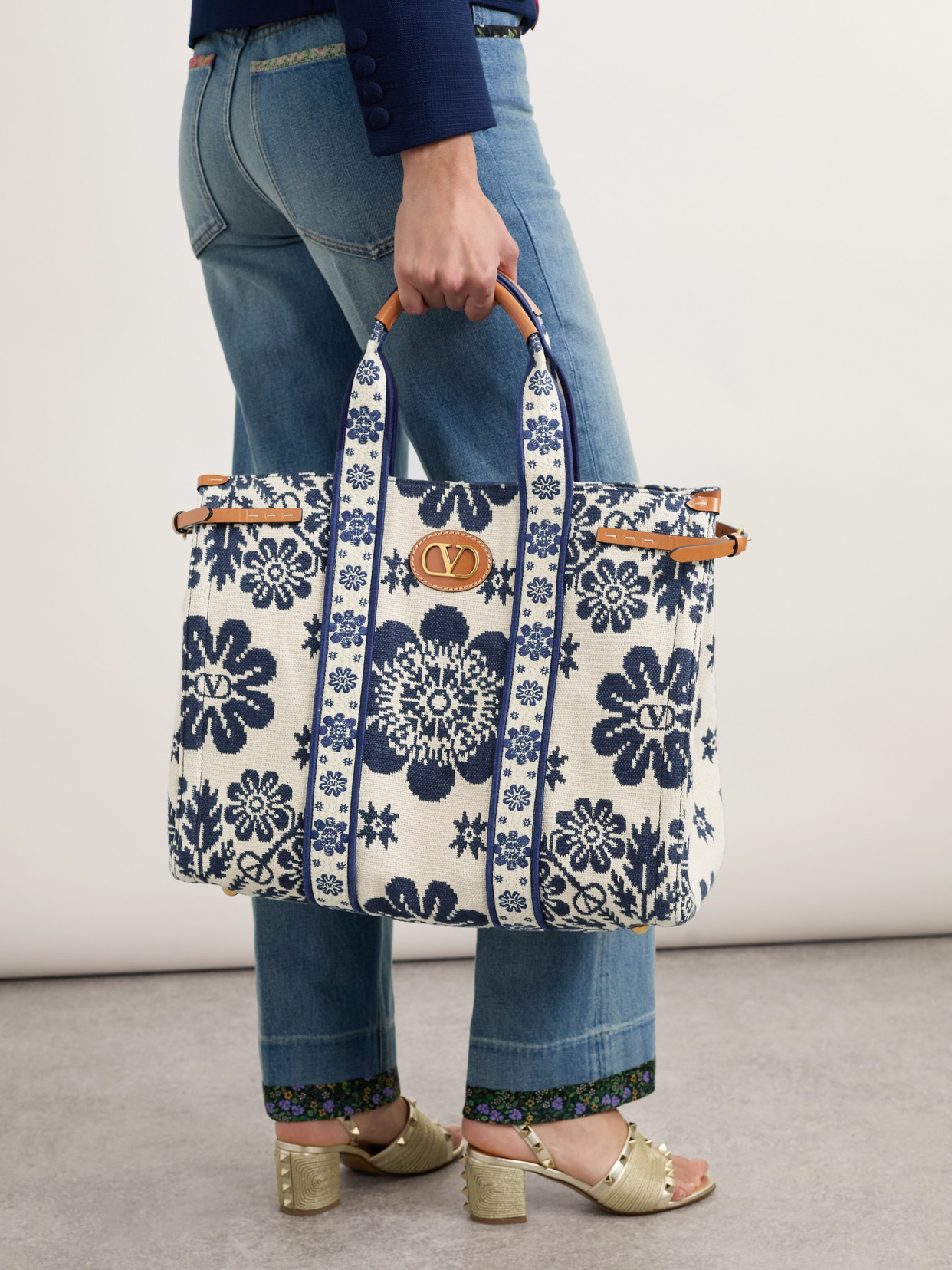 Valentino Antibes Large Leather-trimmed Floral-jacquard Tote In Ivory