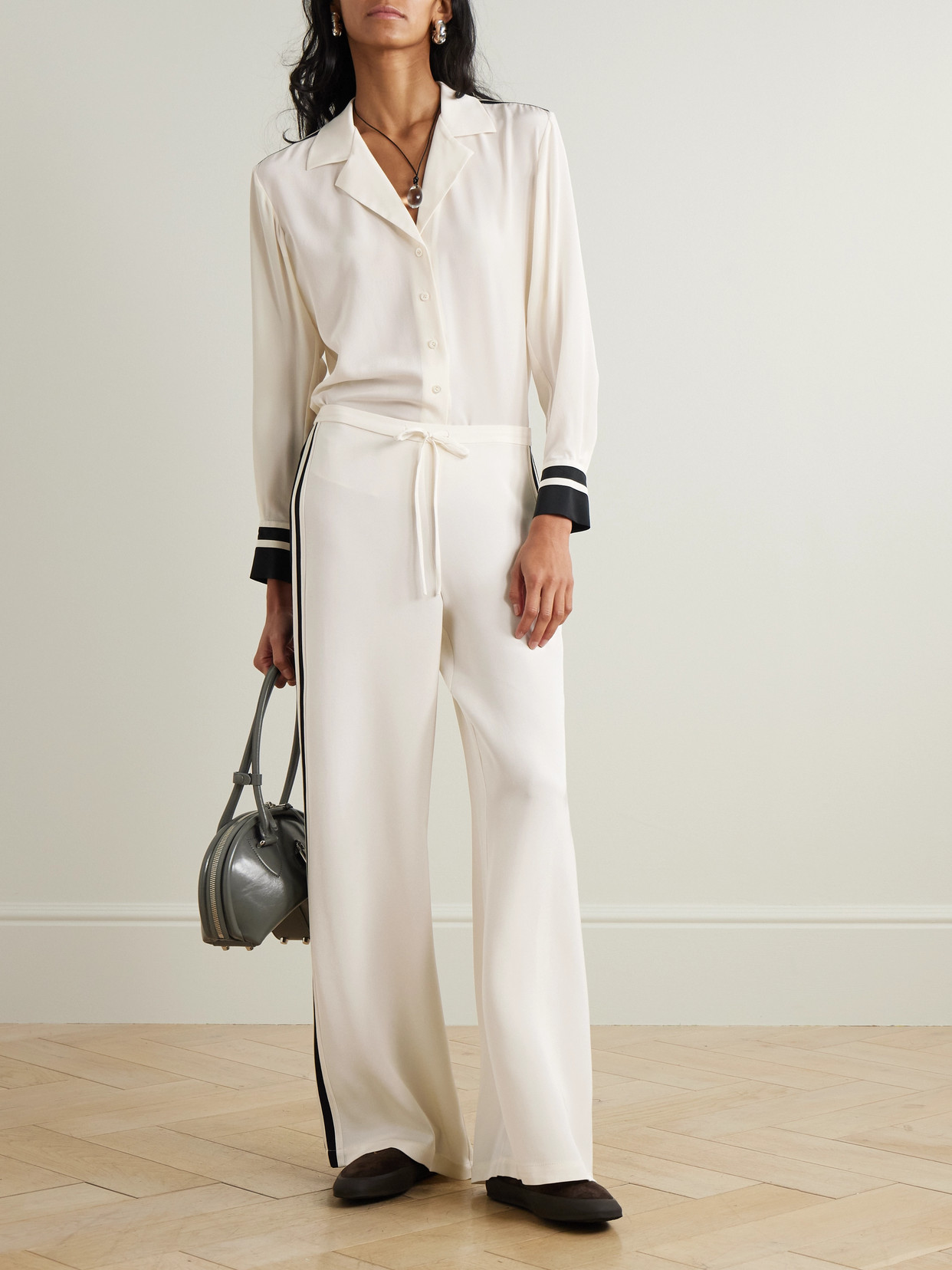 Frame The Silk Drawstring Lounge Pants In Cream
