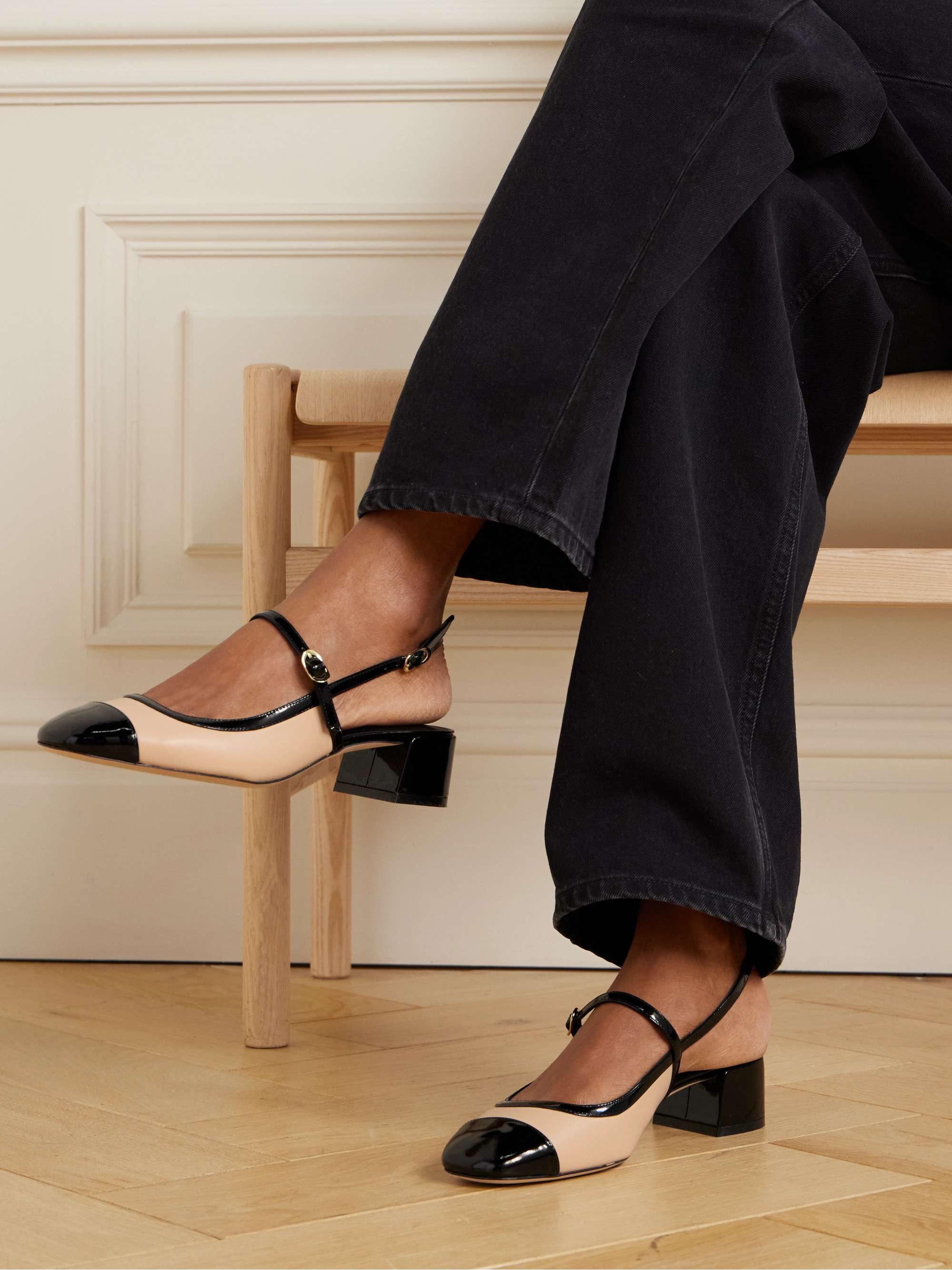 STUART WEITZMAN 