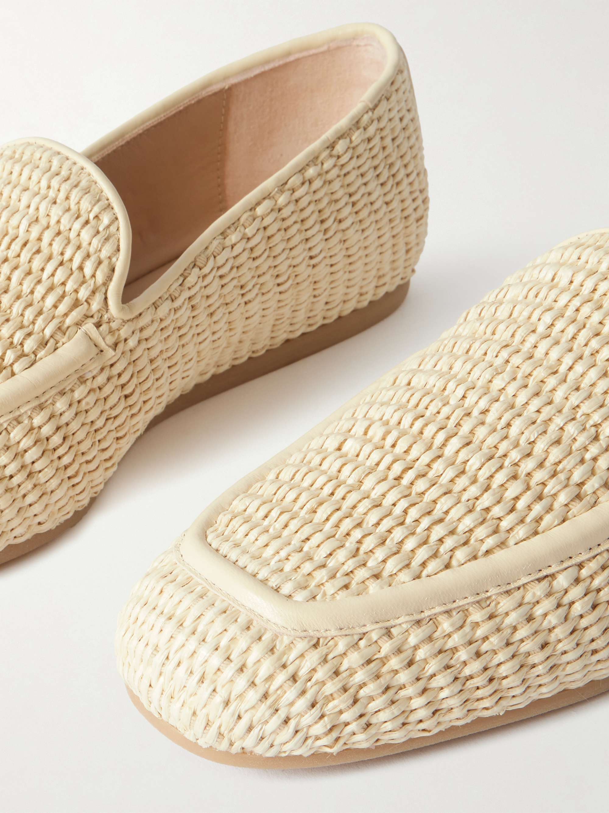 STUART WEITZMAN 