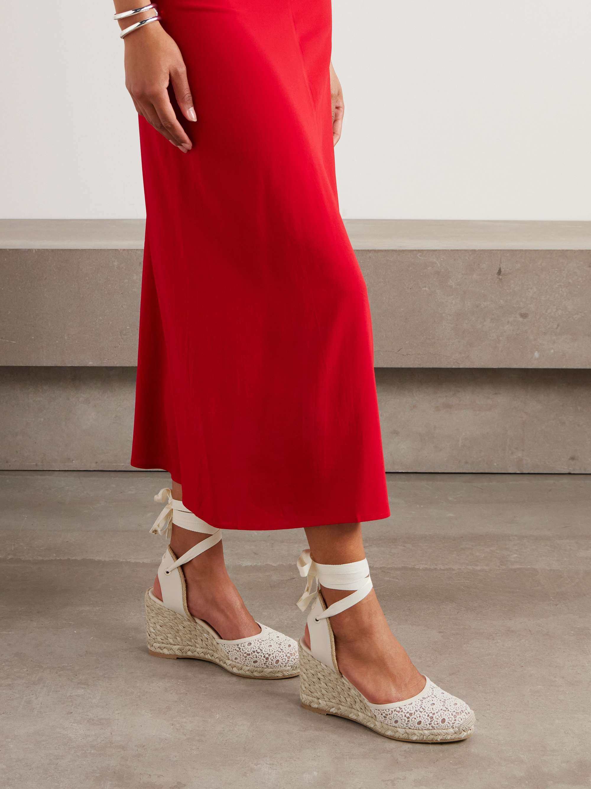 STUART WEITZMAN 