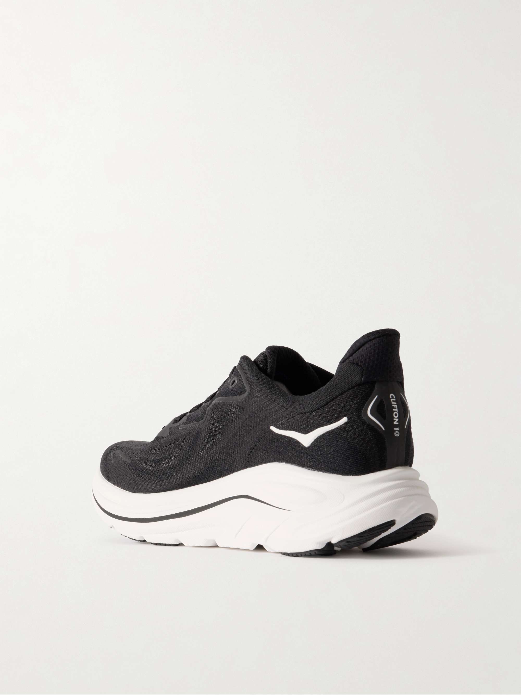 HOKA ONE ONE 