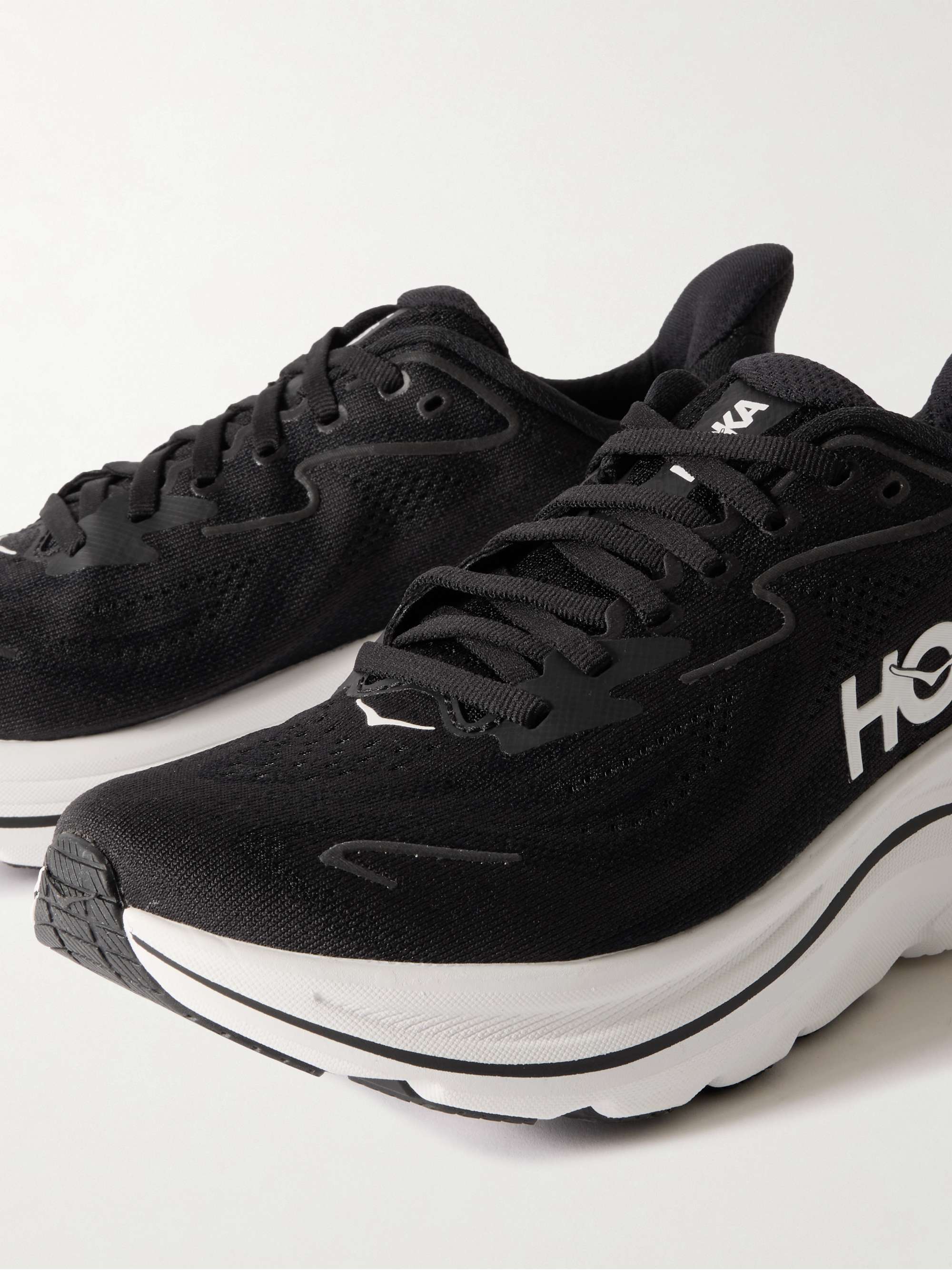 HOKA ONE ONE 