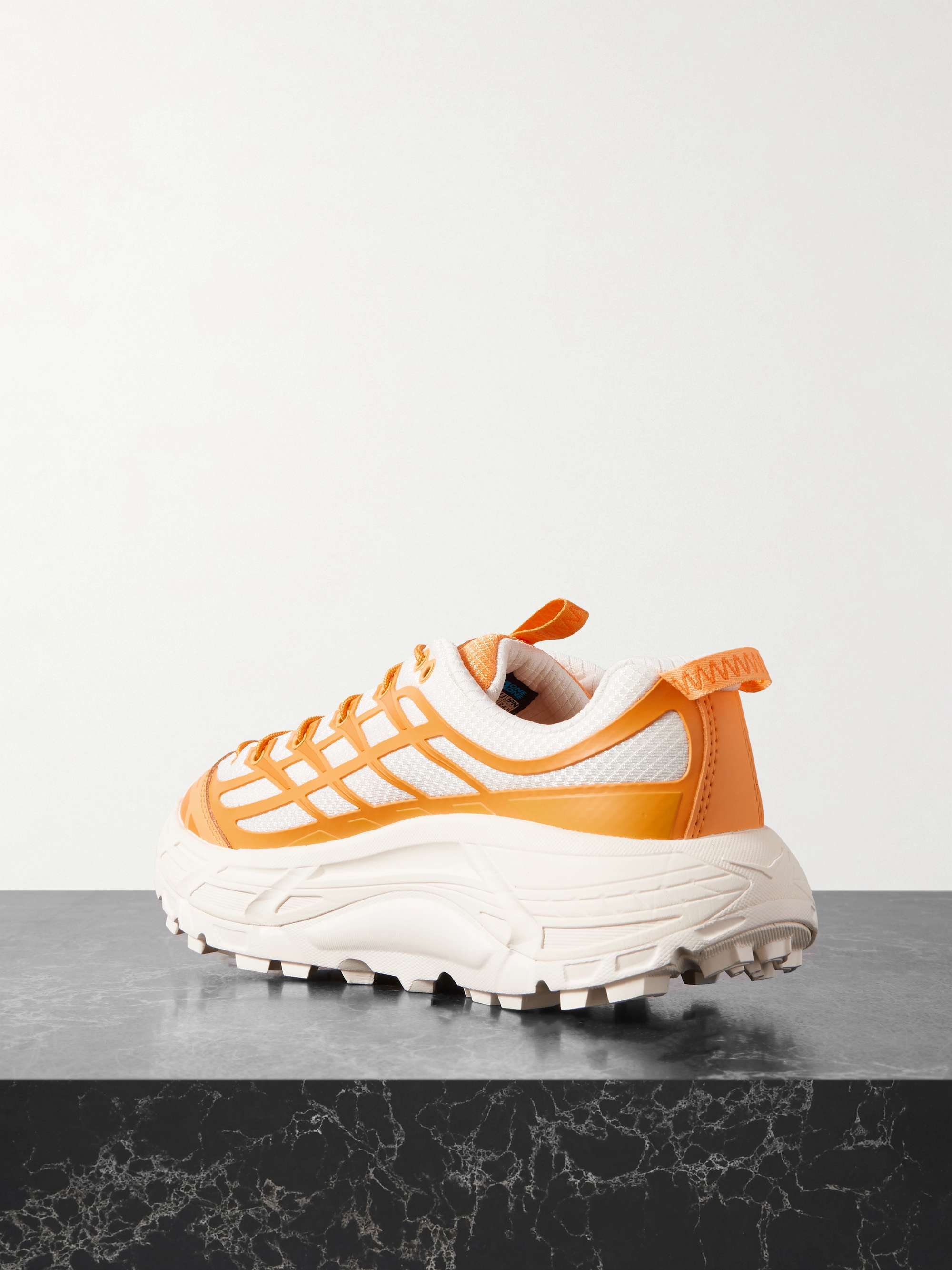 HOKA ONE ONE 