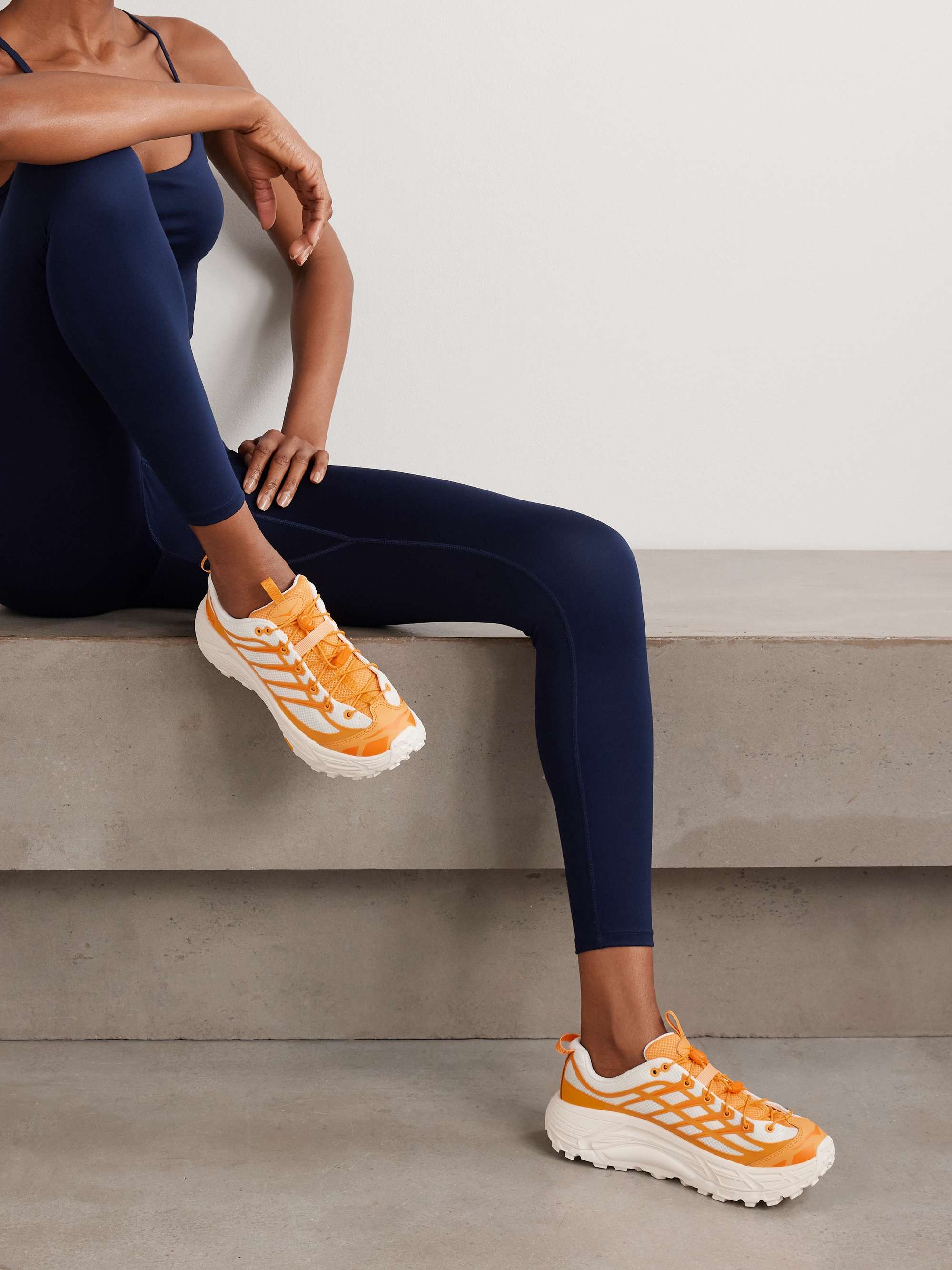 HOKA ONE ONE 
