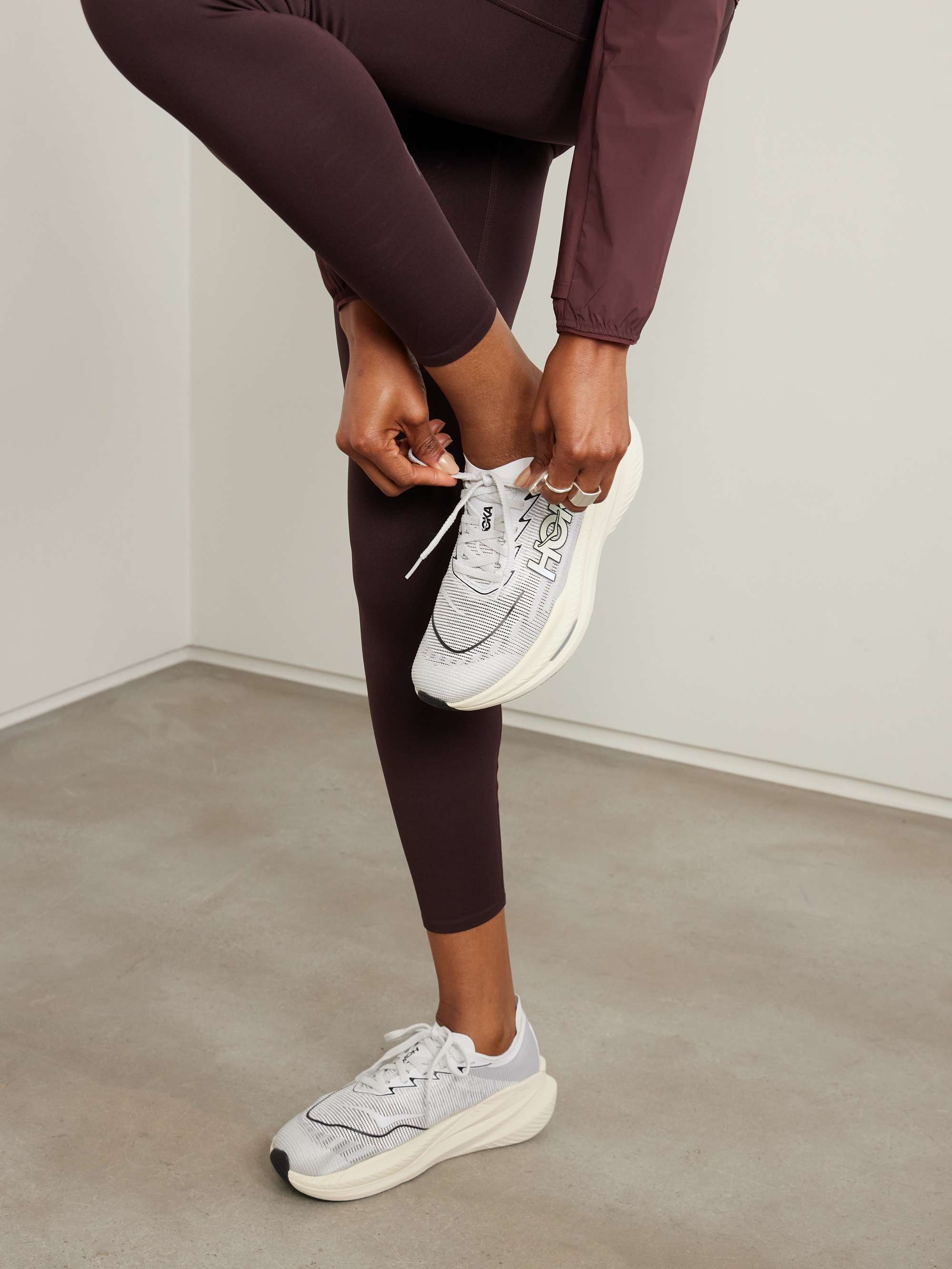 HOKA ONE ONE 