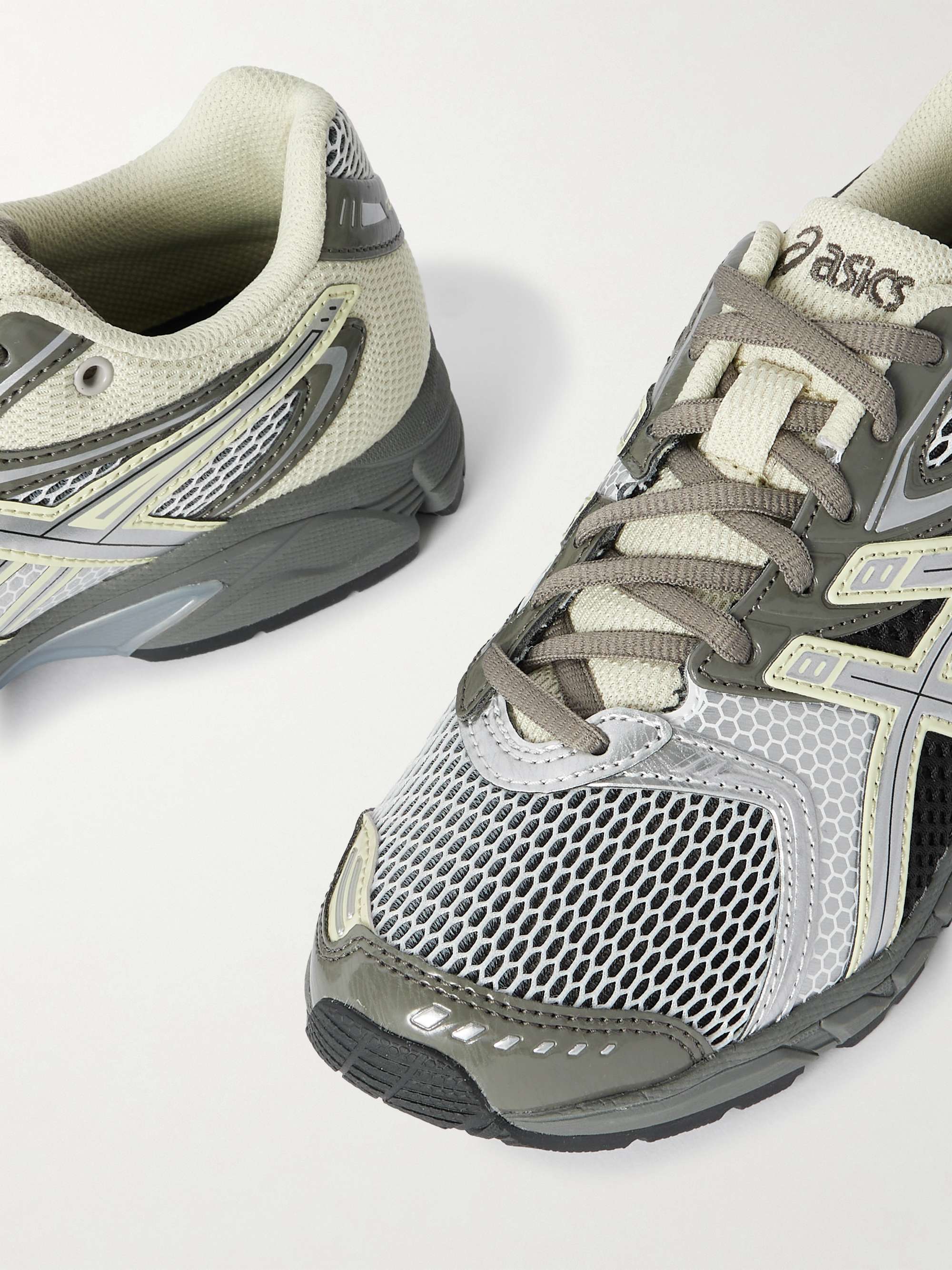 ASICS 