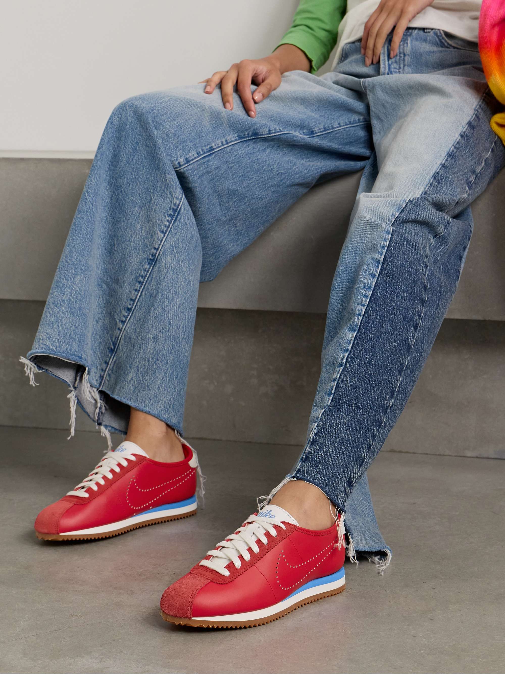 NIKE 