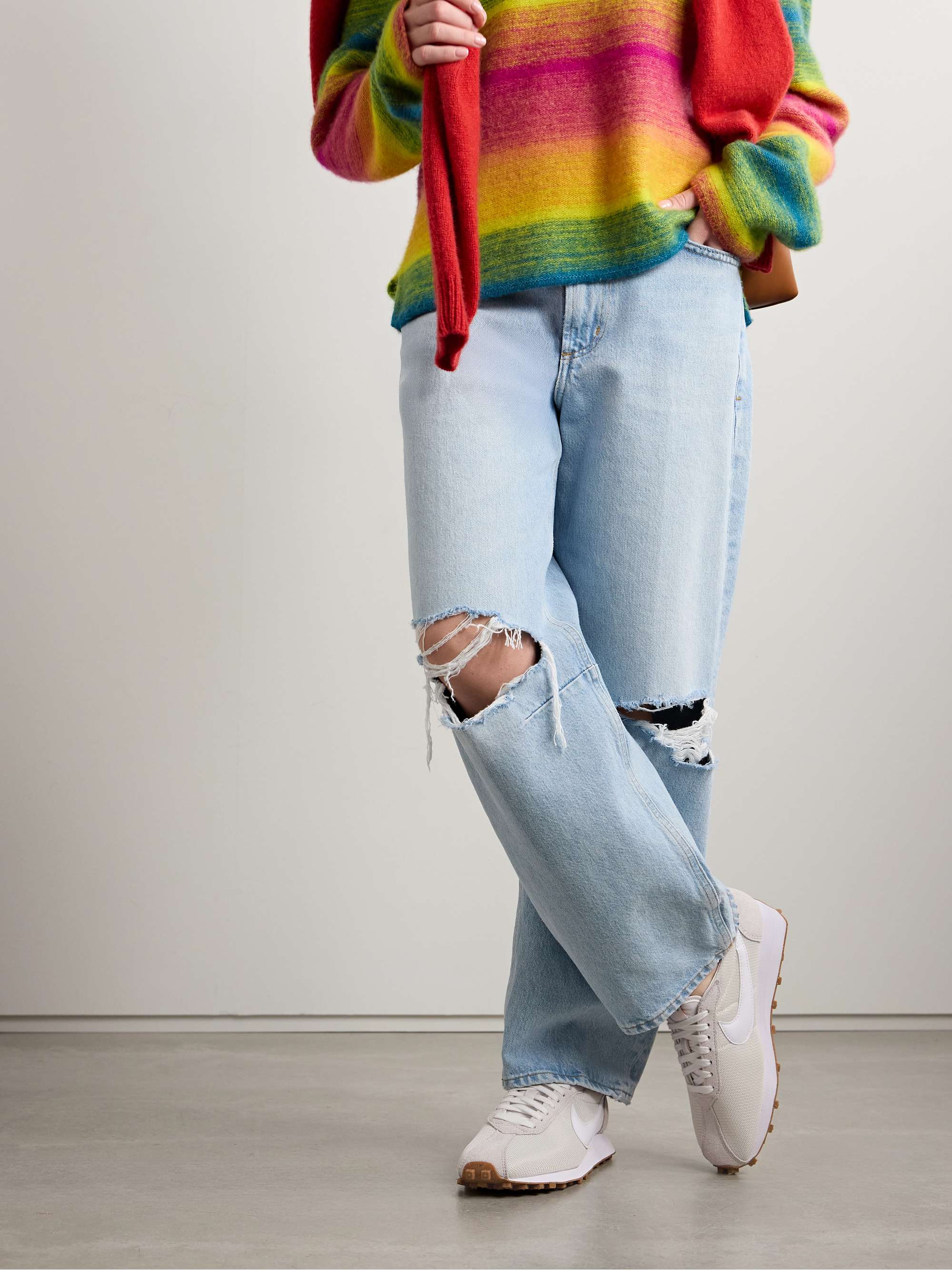 NIKE 