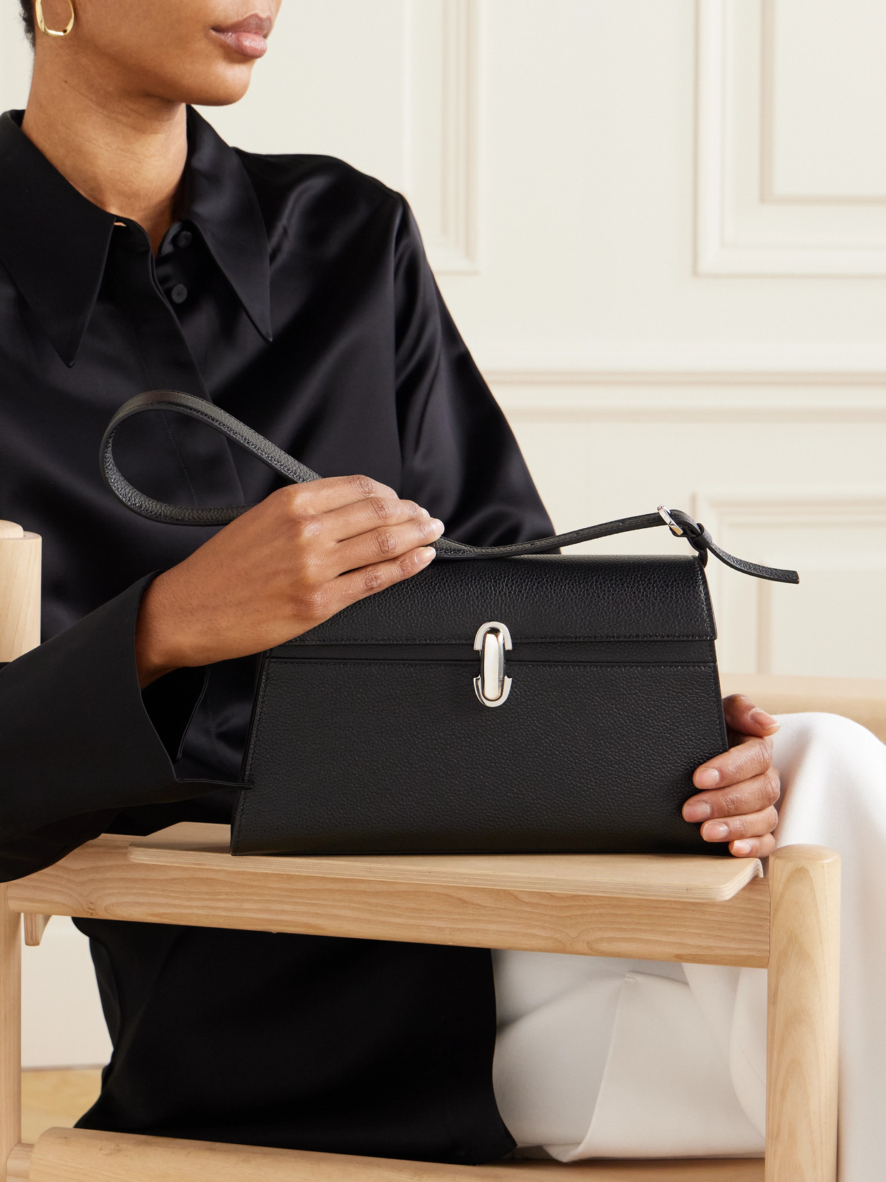 Savette Symmetry Shoulder Bag In Grained Calf Leather In Black